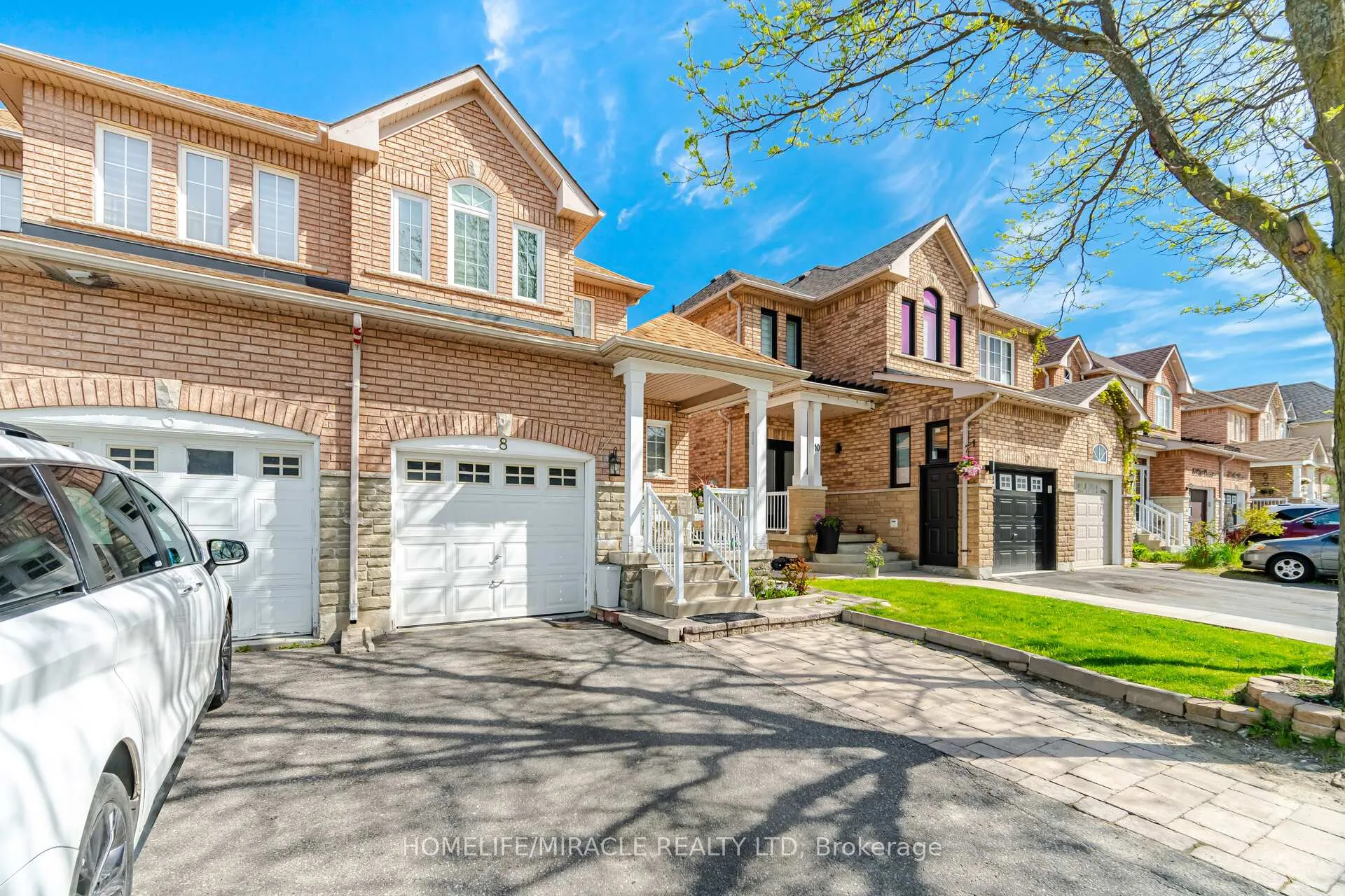 Photo 4 of 8 Nasir Crescent, Vaughan, Vellore Village — HOMEH