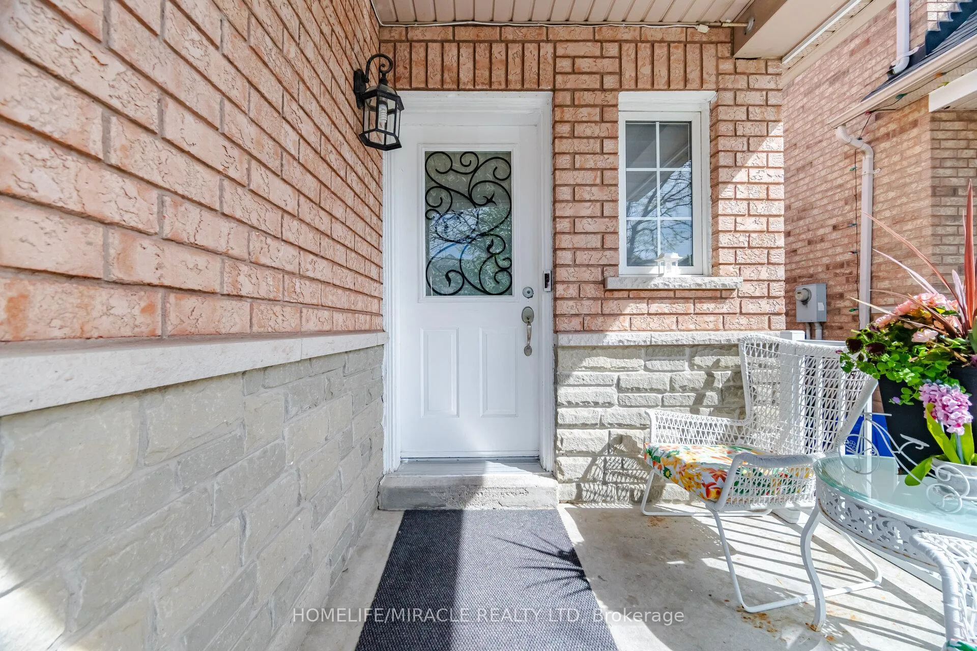 Photo 6 of 8 Nasir Crescent, Vaughan, Vellore Village — HOMEH