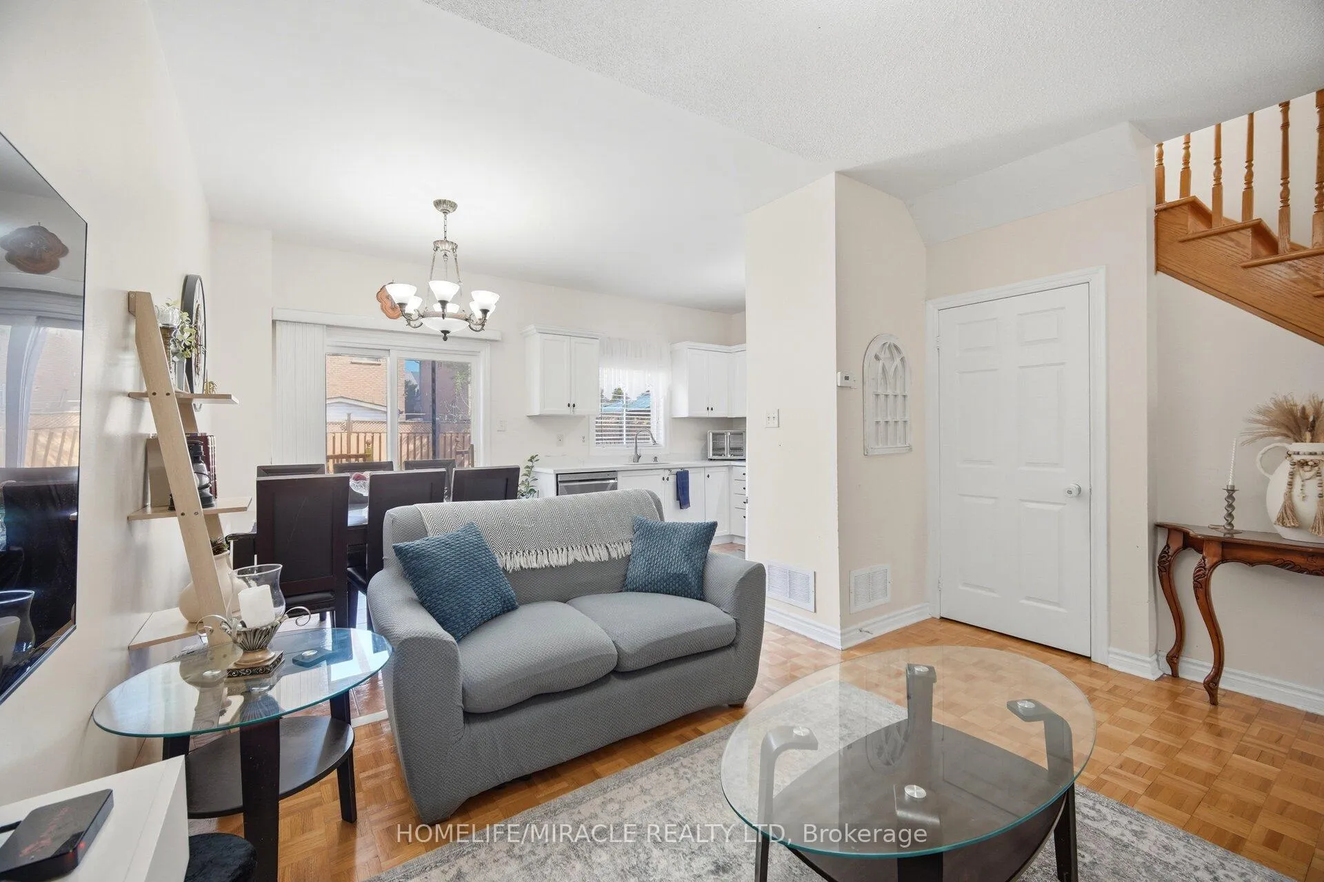 Photo 11 of 8 Nasir Crescent, Vaughan, Vellore Village — HOMEH