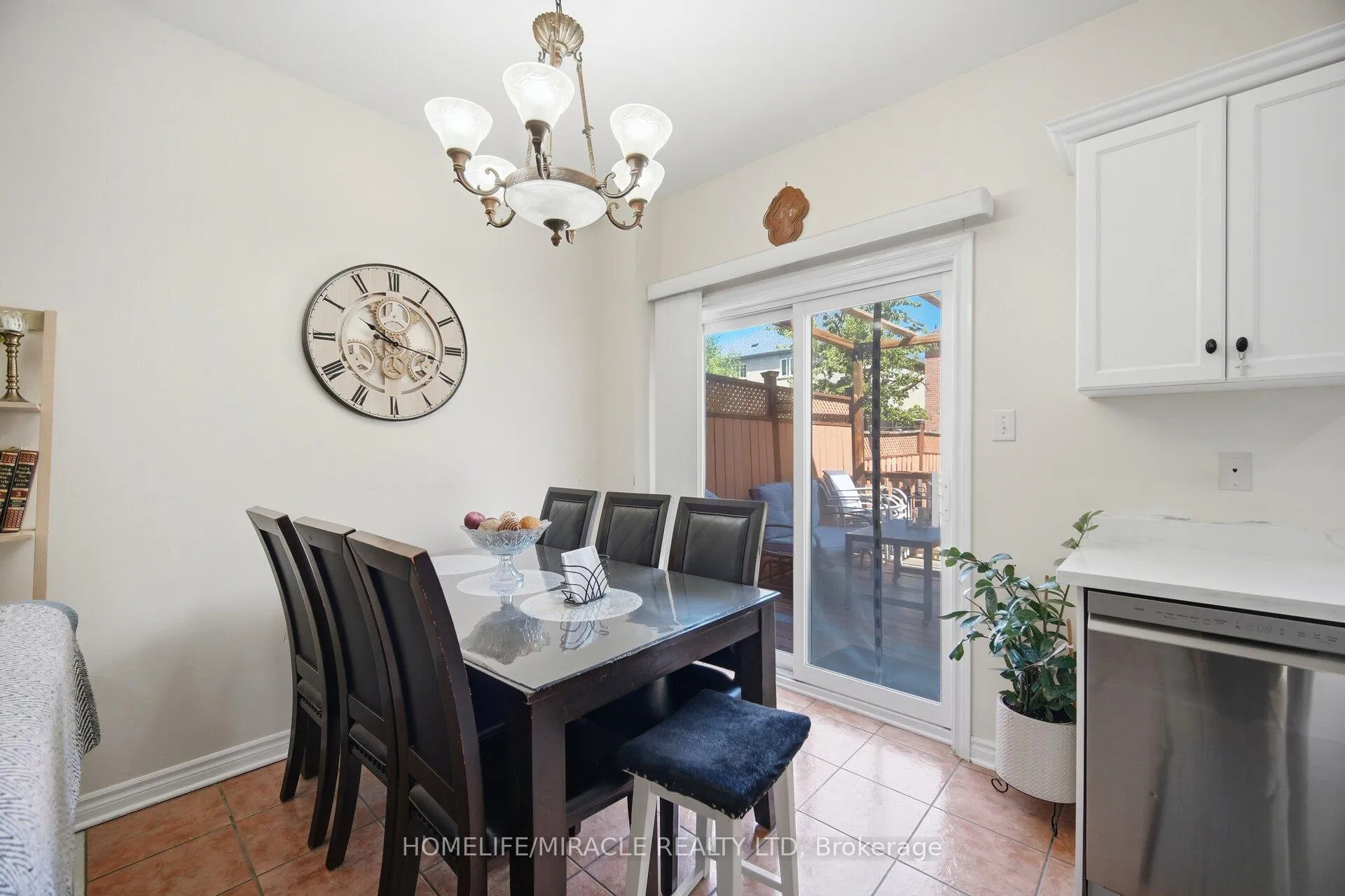 Photo 12 of 8 Nasir Crescent, Vaughan, Vellore Village — HOMEH