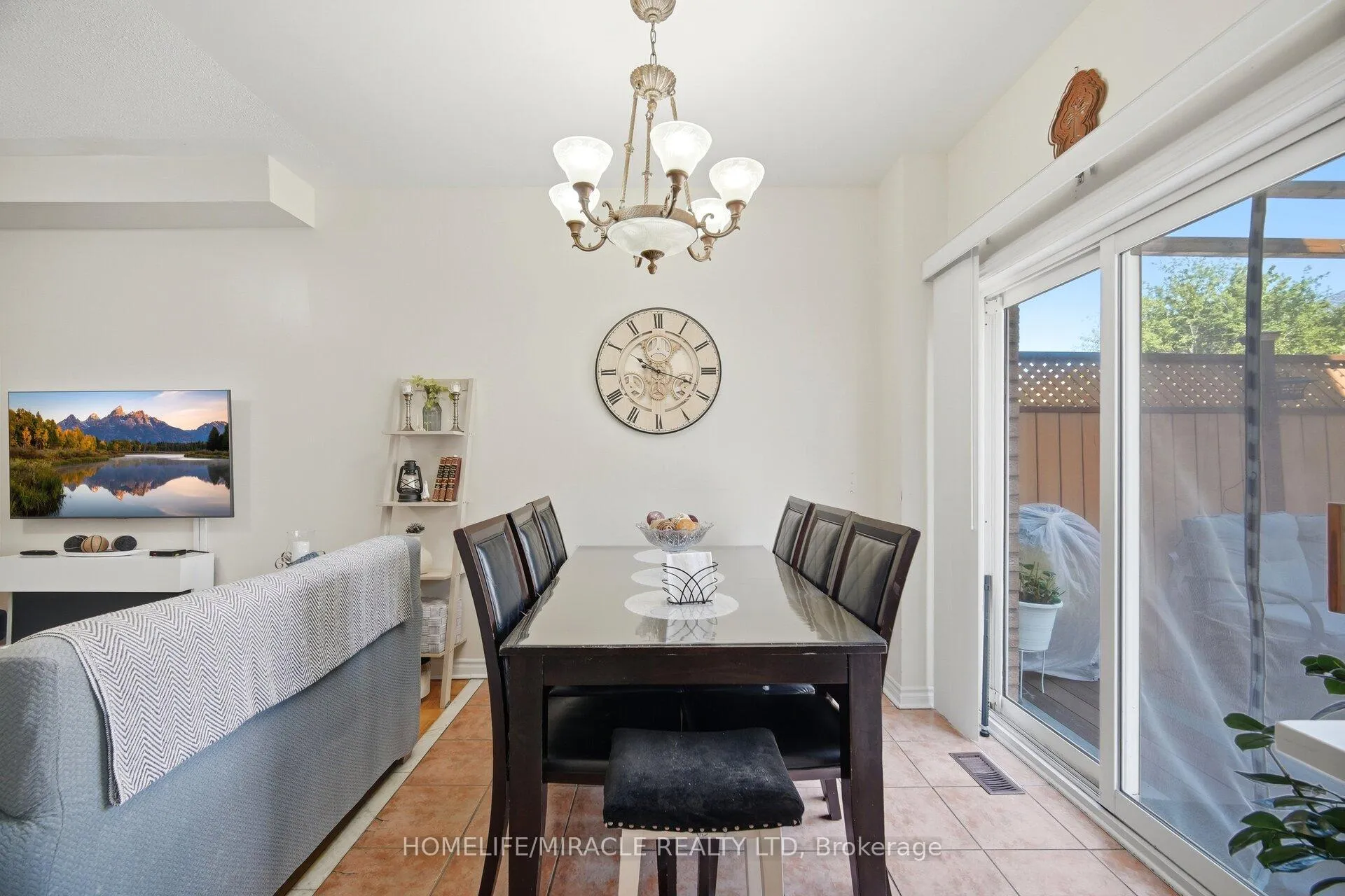 Photo 13 of 8 Nasir Crescent, Vaughan, Vellore Village — HOMEH