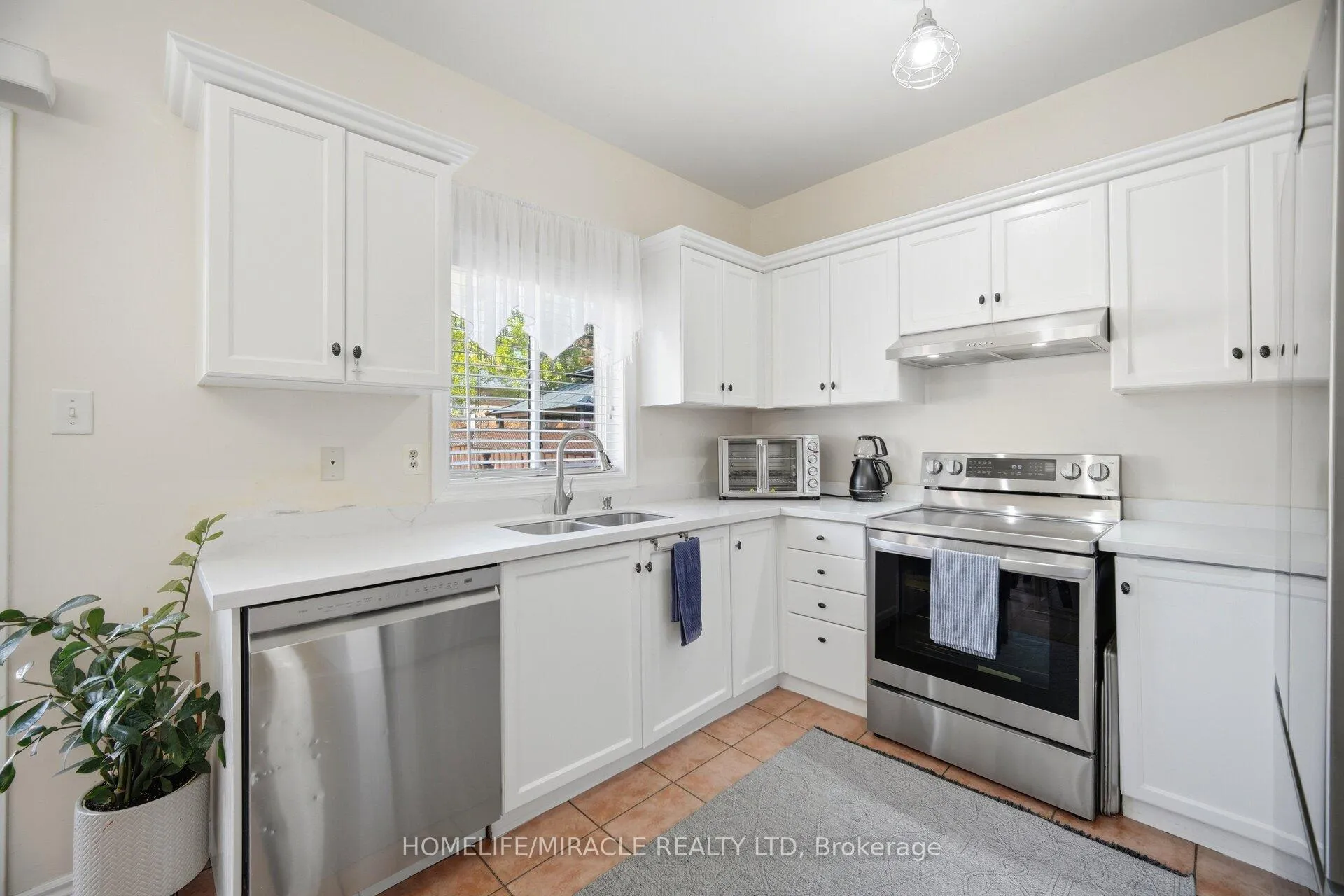 Photo 15 of 8 Nasir Crescent, Vaughan, Vellore Village — HOMEH