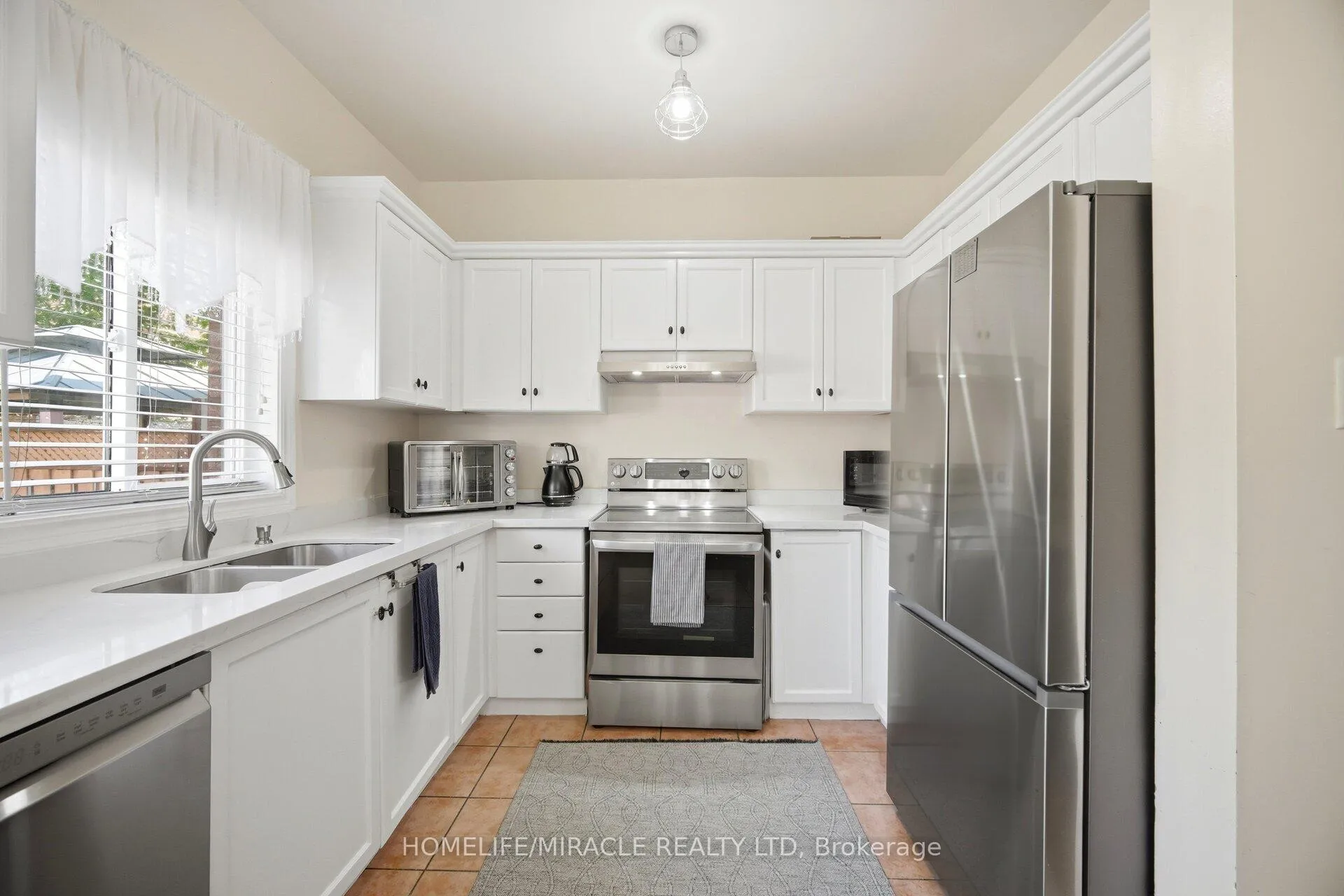 Photo 16 of 8 Nasir Crescent, Vaughan, Vellore Village — HOMEH