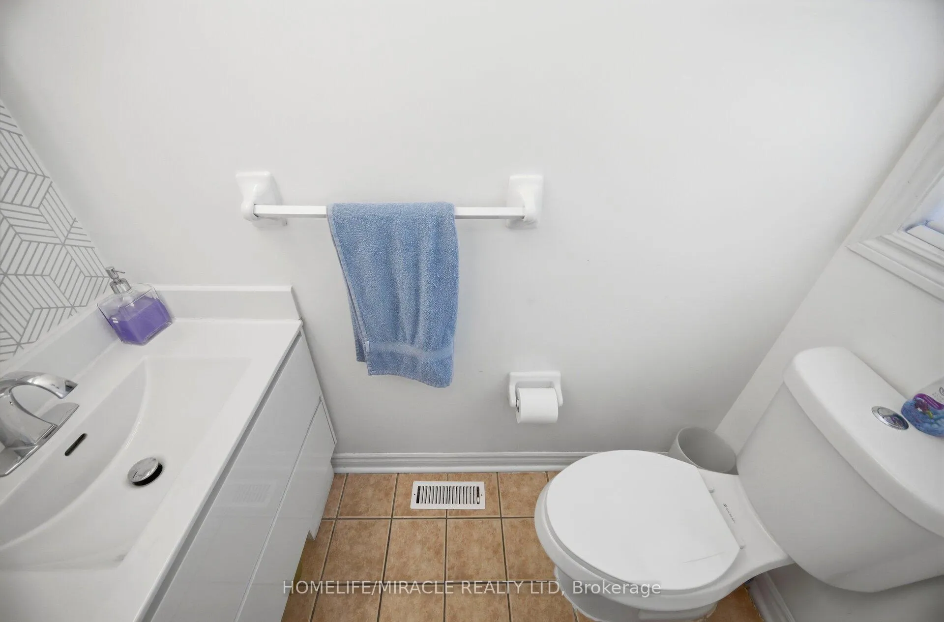 Photo 19 of 8 Nasir Crescent, Vaughan, Vellore Village — HOMEH