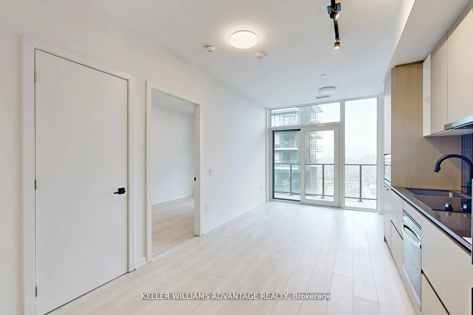 Photo 6 of Unit 2407, 10 Graphophone Grove, Toronto, Dovercourt-Wallace Emerson-Junction — HOMEH