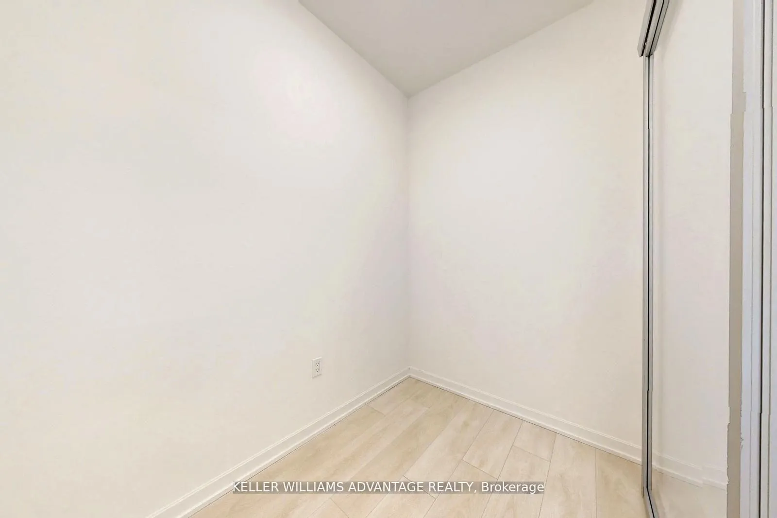 Photo 18 of Unit 2407, 10 Graphophone Grove, Toronto, Dovercourt-Wallace Emerson-Junction — HOMEH