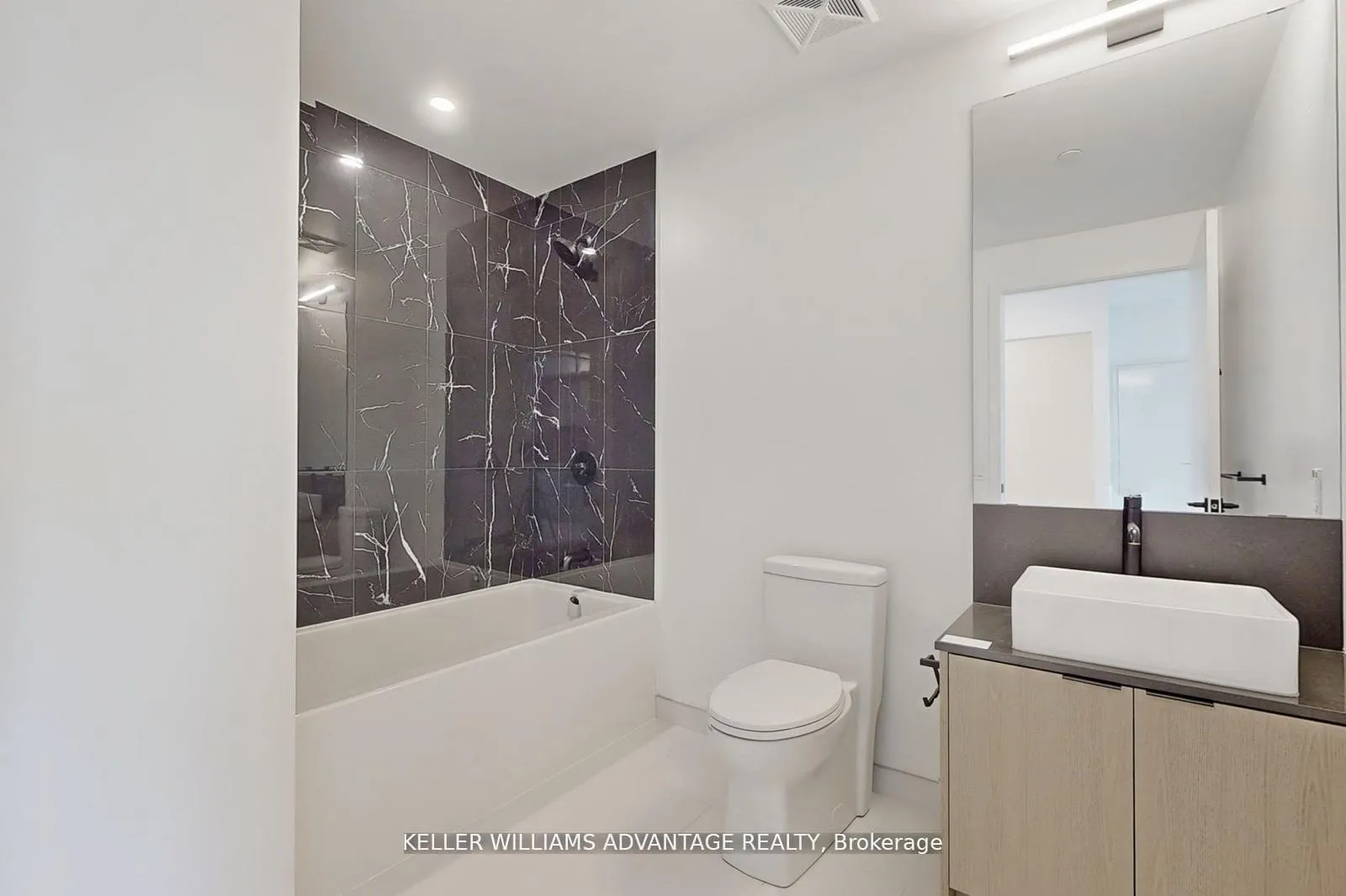 Photo 19 of Unit 2407, 10 Graphophone Grove, Toronto, Dovercourt-Wallace Emerson-Junction — HOMEH