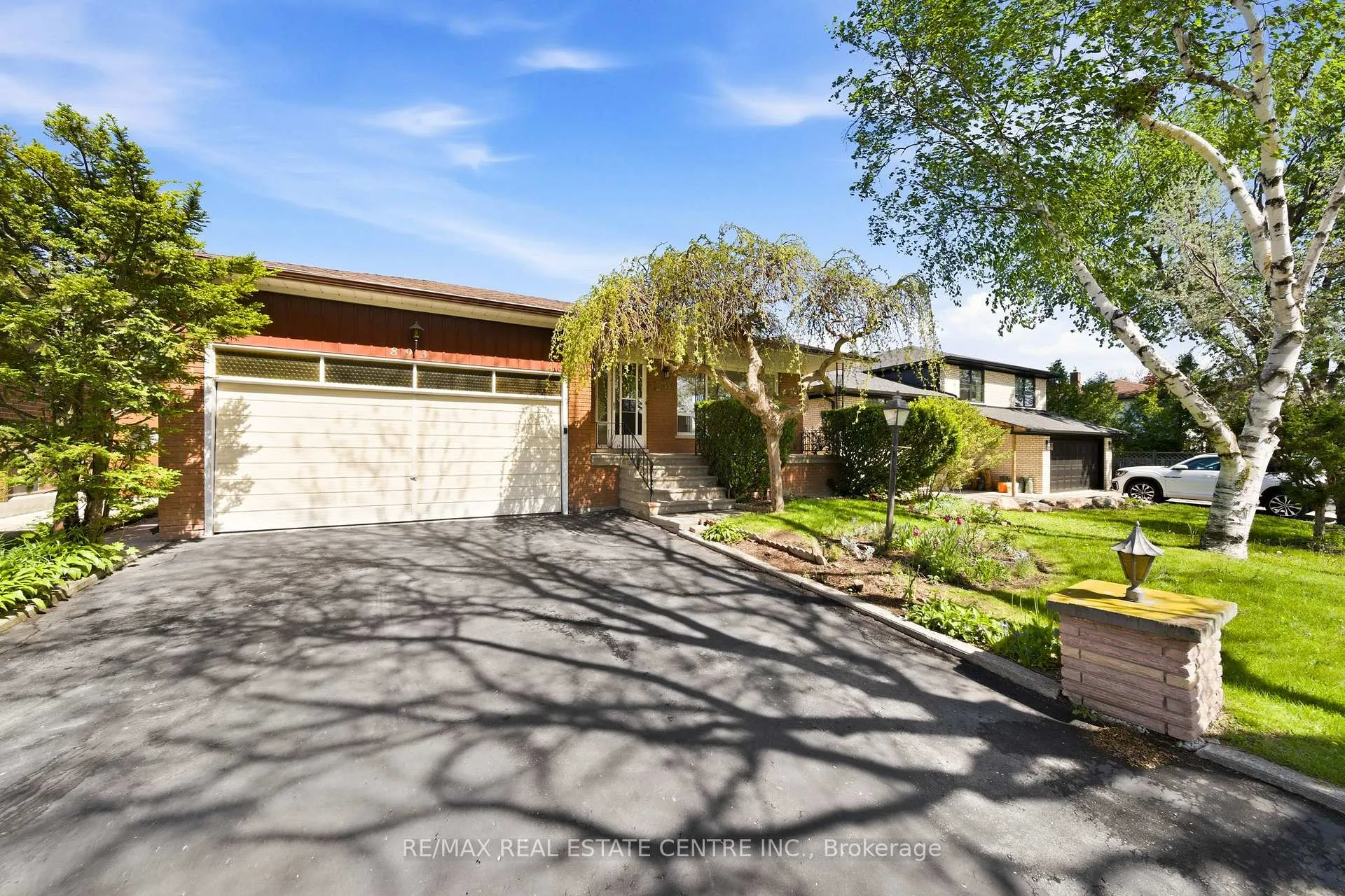Photo 6 of 893 Hollowtree Crescent, Mississauga, Applewood — HOMEH