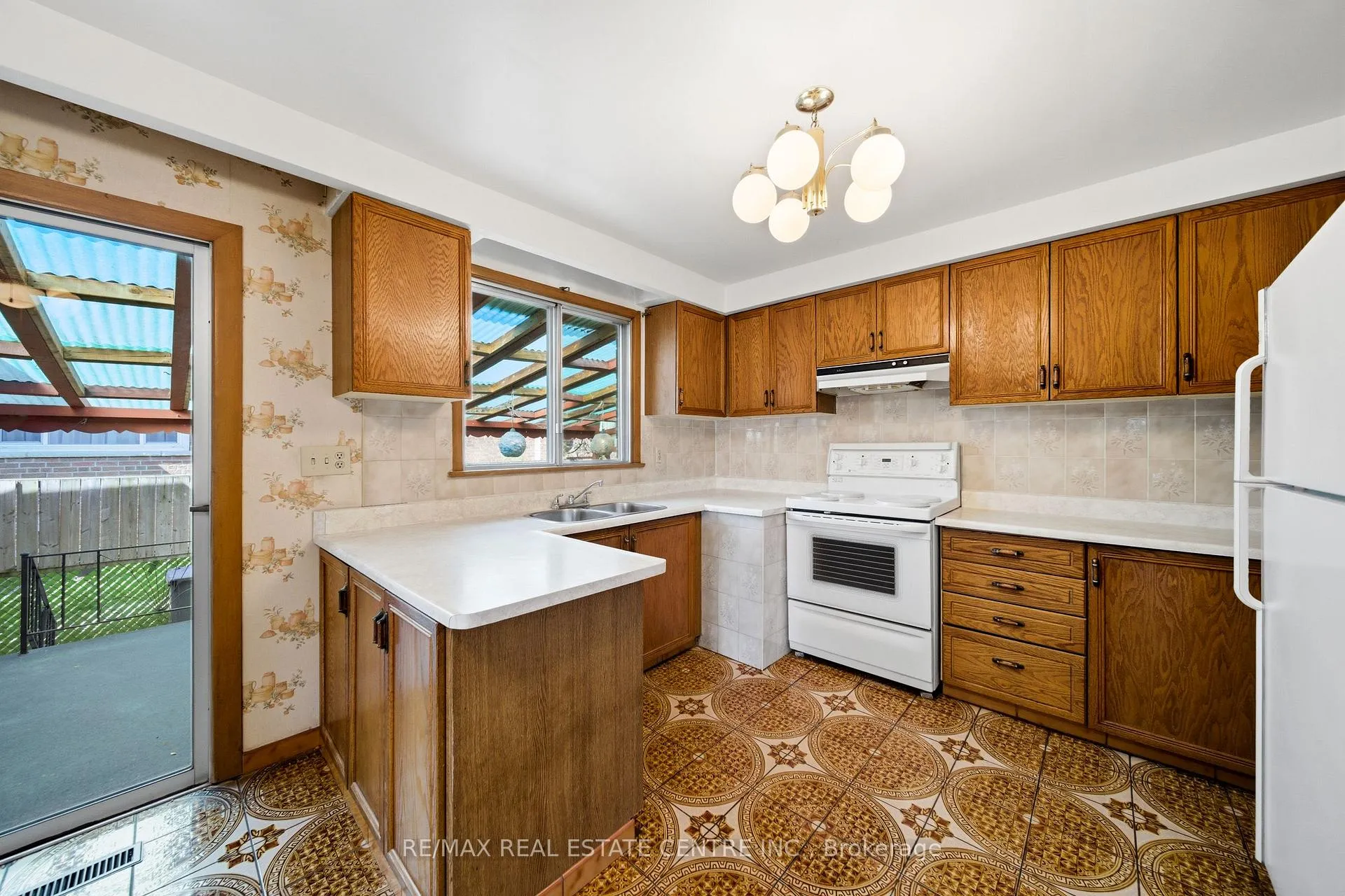 Photo 18 of 893 Hollowtree Crescent, Mississauga, Applewood — HOMEH