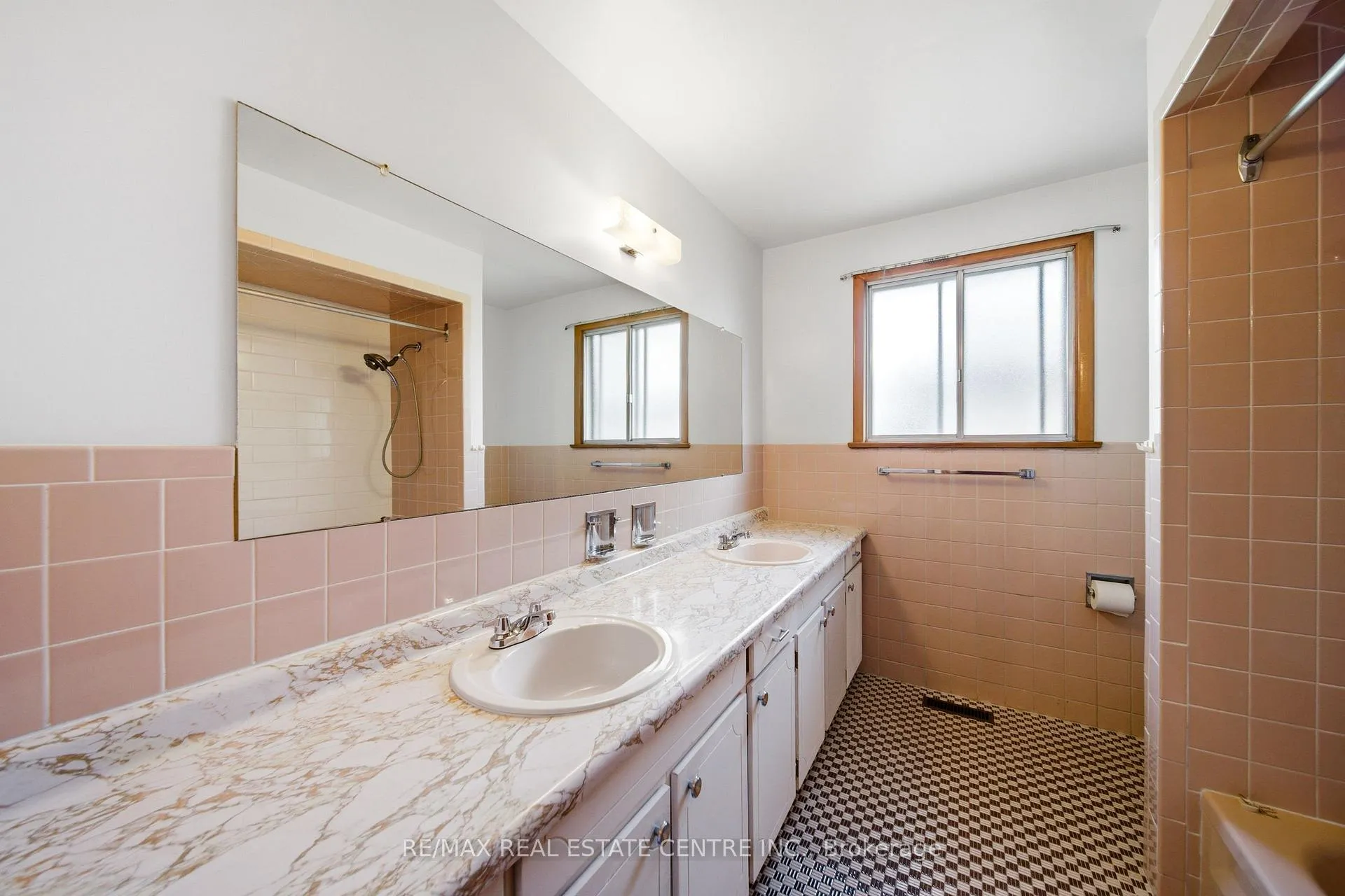 Photo 22 of 893 Hollowtree Crescent, Mississauga, Applewood — HOMEH