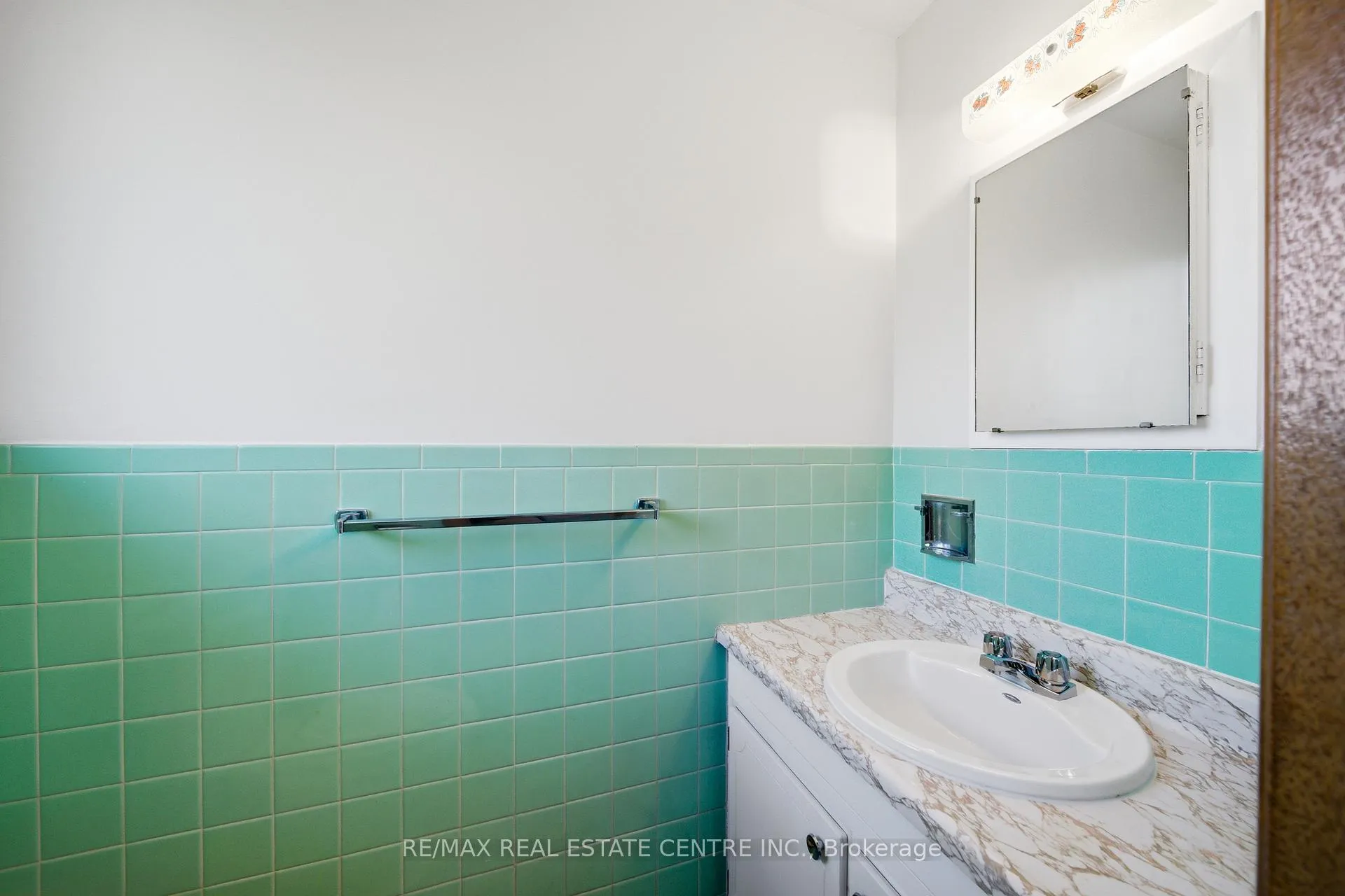 Photo 27 of 893 Hollowtree Crescent, Mississauga, Applewood — HOMEH
