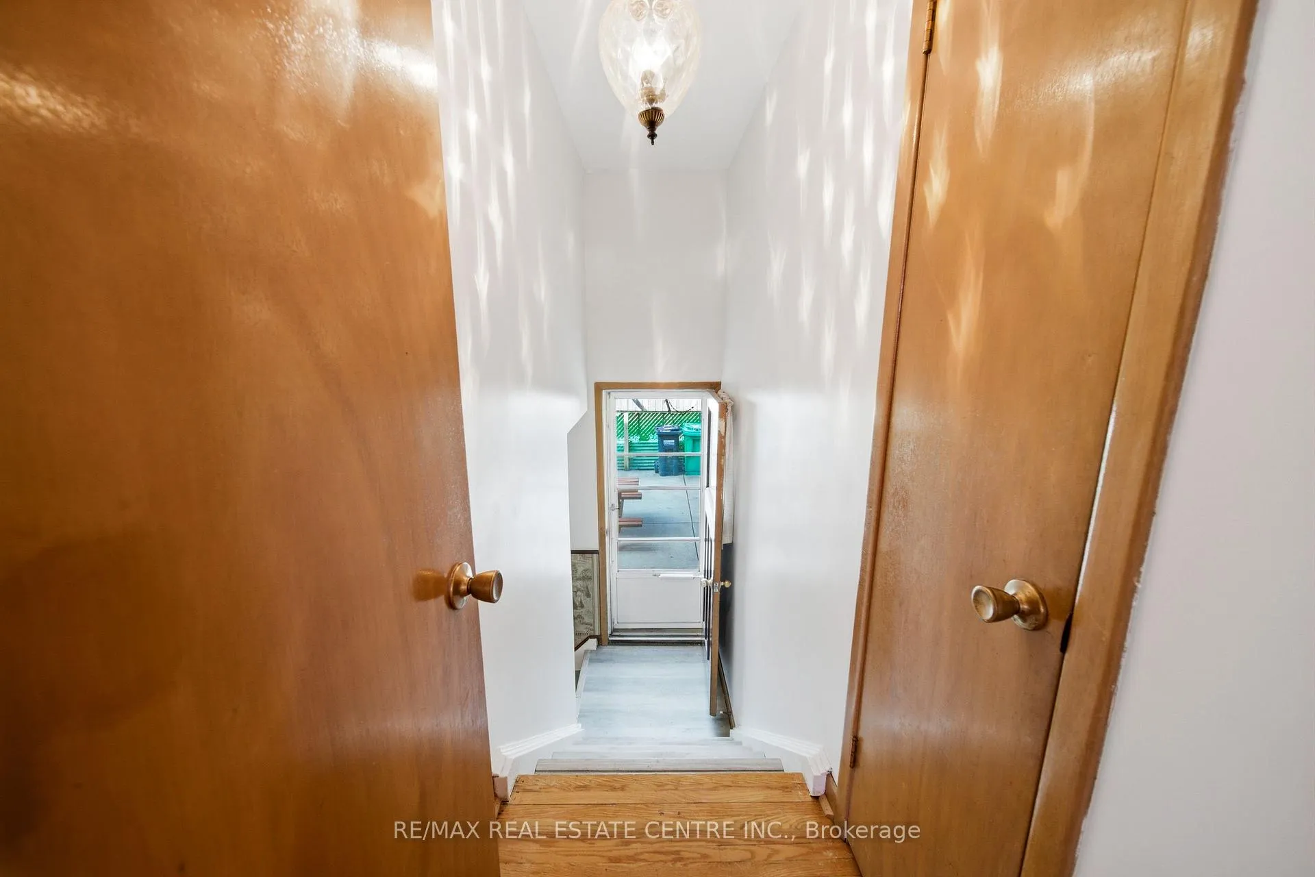 Photo 28 of 893 Hollowtree Crescent, Mississauga, Applewood — HOMEH