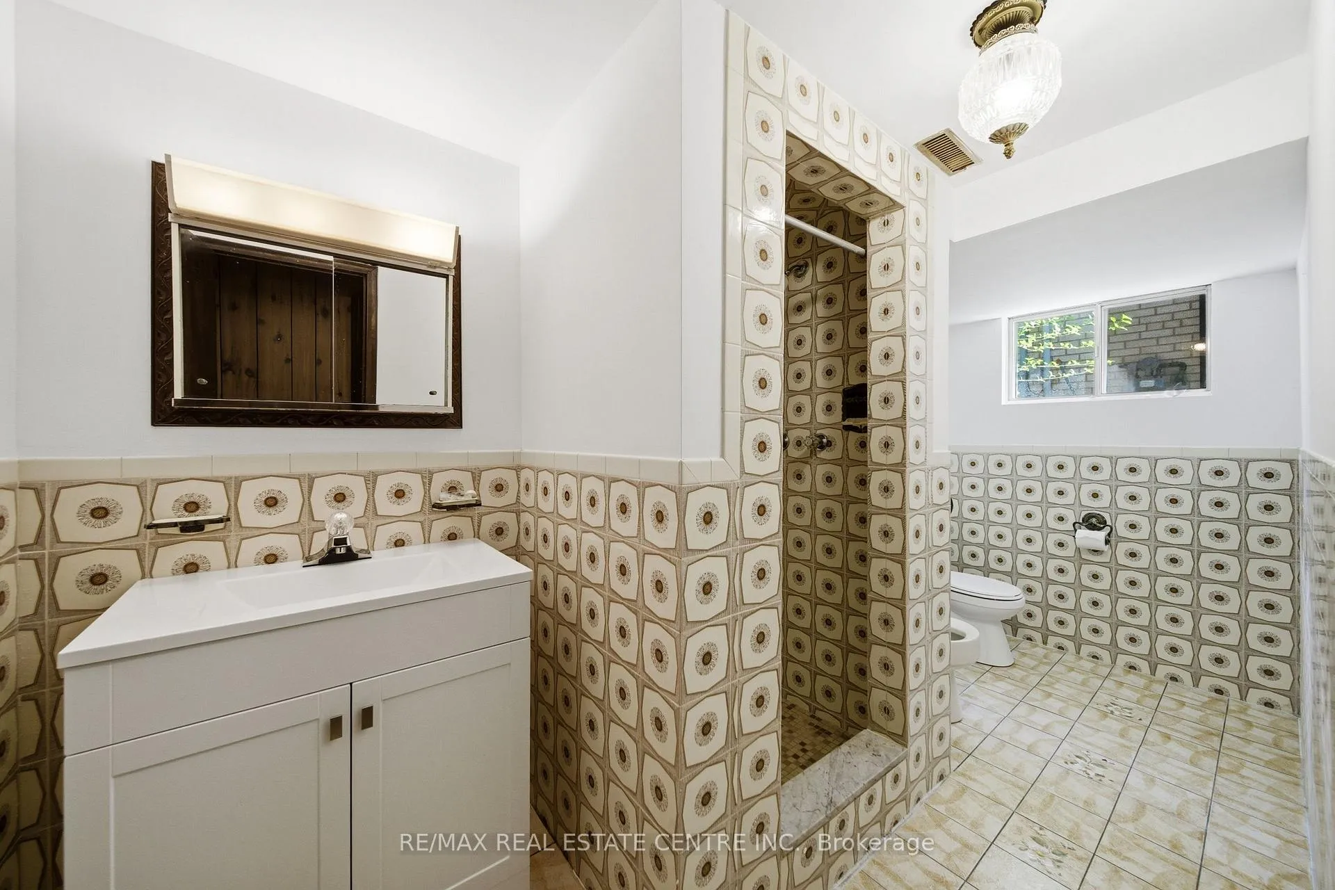 Photo 33 of 893 Hollowtree Crescent, Mississauga, Applewood — HOMEH