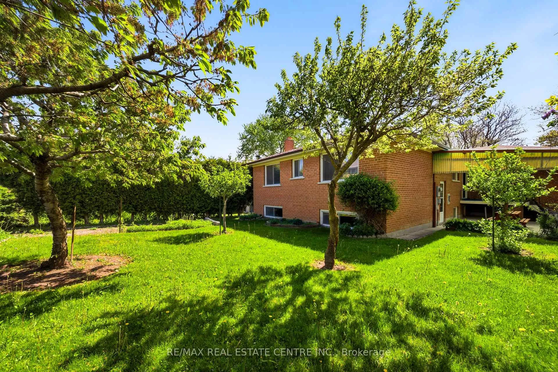 Photo 39 of 893 Hollowtree Crescent, Mississauga, Applewood — HOMEH