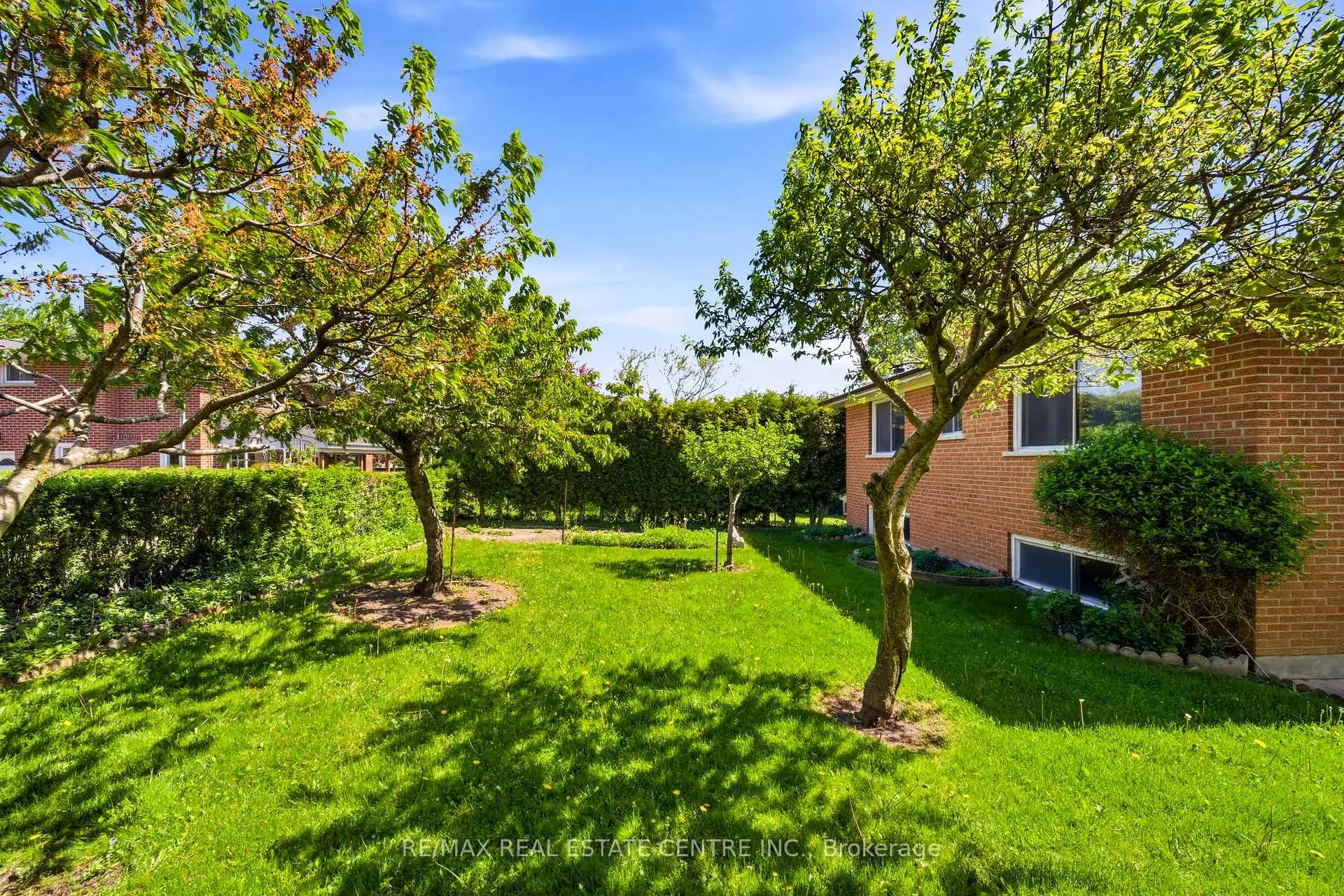 Photo 40 of 893 Hollowtree Crescent, Mississauga, Applewood — HOMEH