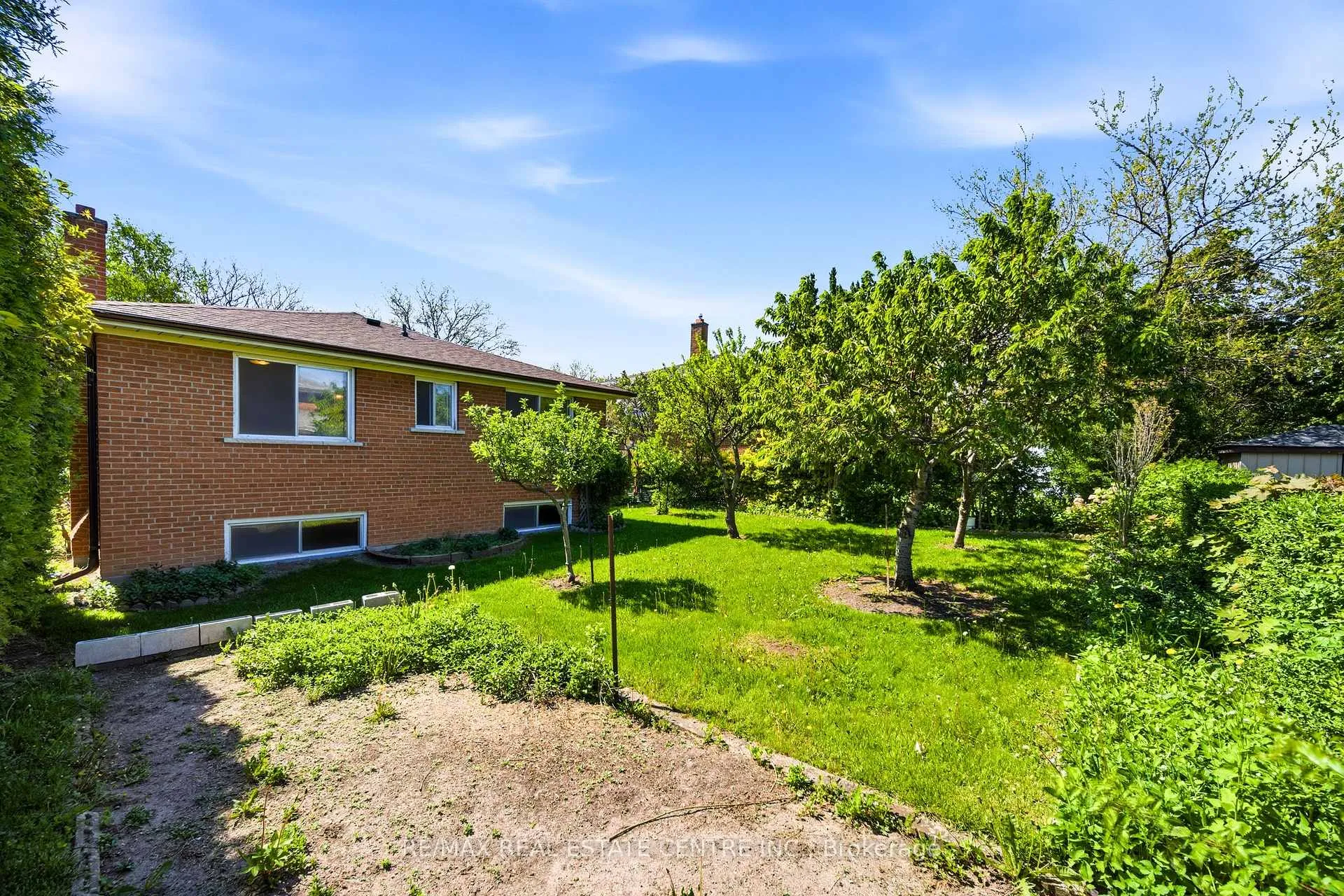 Photo 41 of 893 Hollowtree Crescent, Mississauga, Applewood — HOMEH