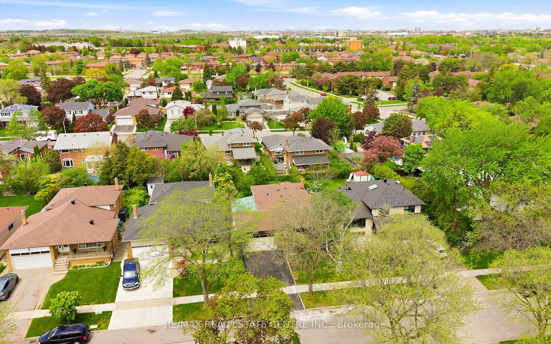 Photo 44 of 893 Hollowtree Crescent, Mississauga, Applewood — HOMEH