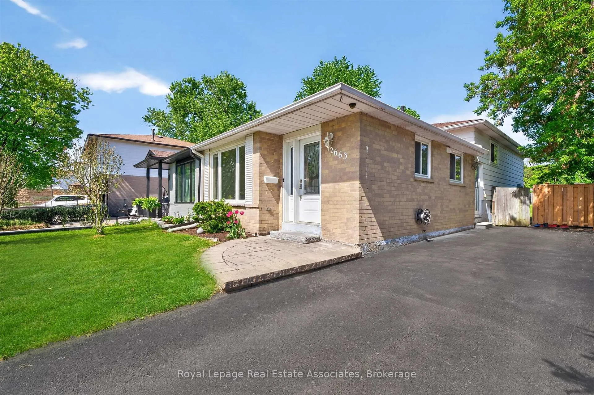 Photo 2 of 2663 Widemarr Road, Mississauga, Clarkson — HOMEH