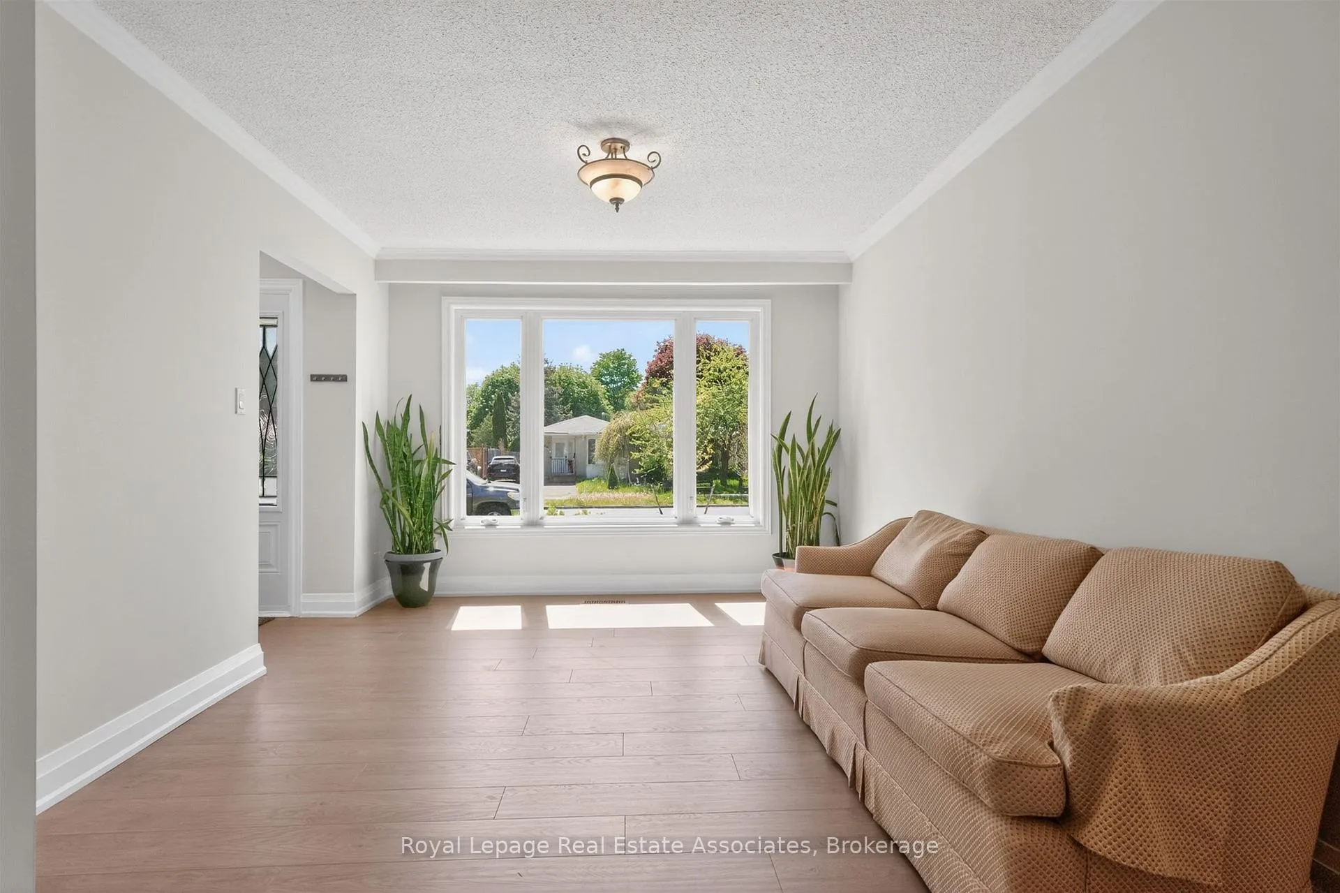 Photo 5 of 2663 Widemarr Road, Mississauga, Clarkson — HOMEH