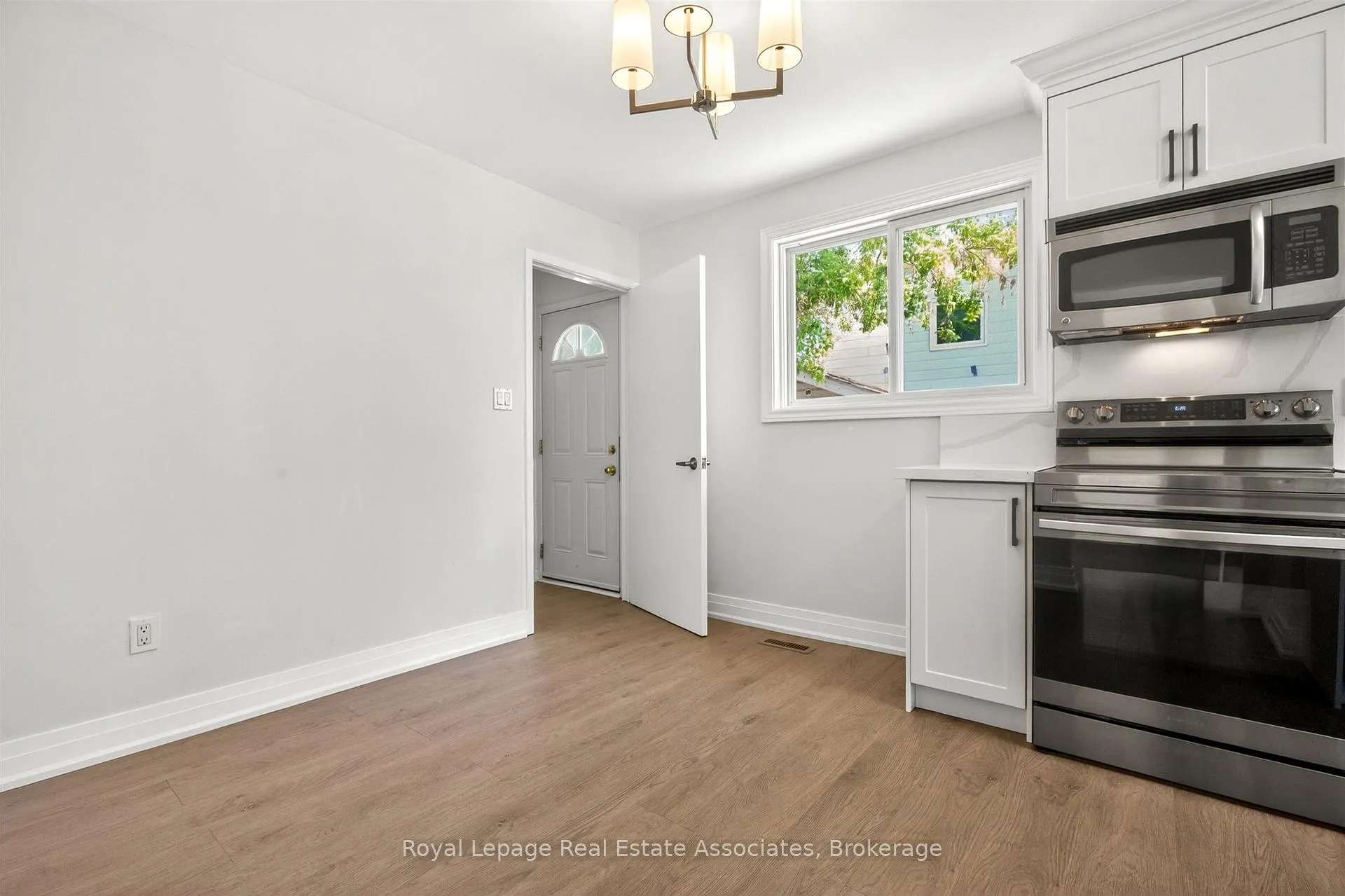 Photo 10 of 2663 Widemarr Road, Mississauga, Clarkson — HOMEH