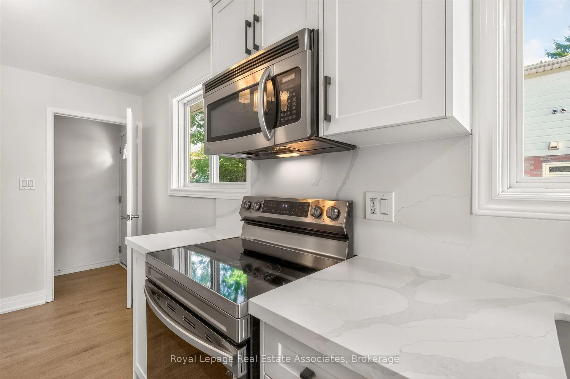 Photo 11 of 2663 Widemarr Road, Mississauga, Clarkson — HOMEH