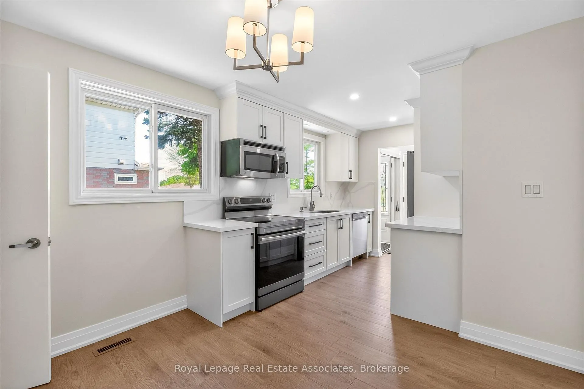 Photo 12 of 2663 Widemarr Road, Mississauga, Clarkson — HOMEH