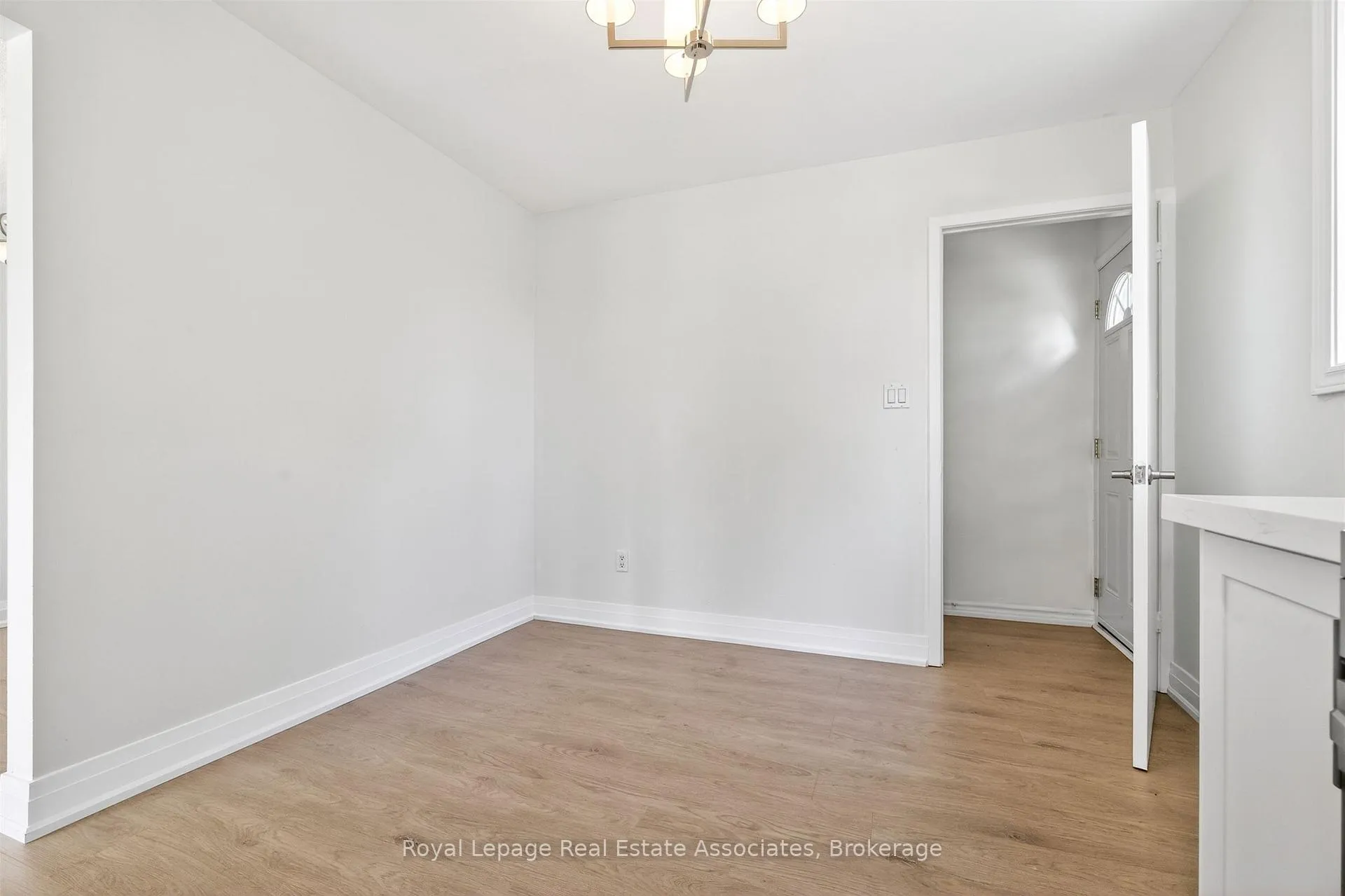 Photo 14 of 2663 Widemarr Road, Mississauga, Clarkson — HOMEH