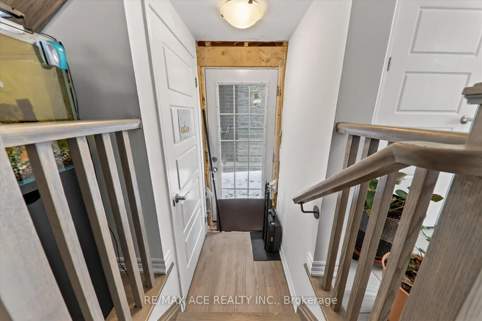 Photo 6 of 1419 Mockingbird Square, Pickering, Rural Pickering — HOMEH