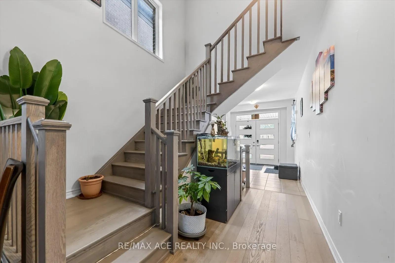 Photo 7 of 1419 Mockingbird Square, Pickering, Rural Pickering — HOMEH