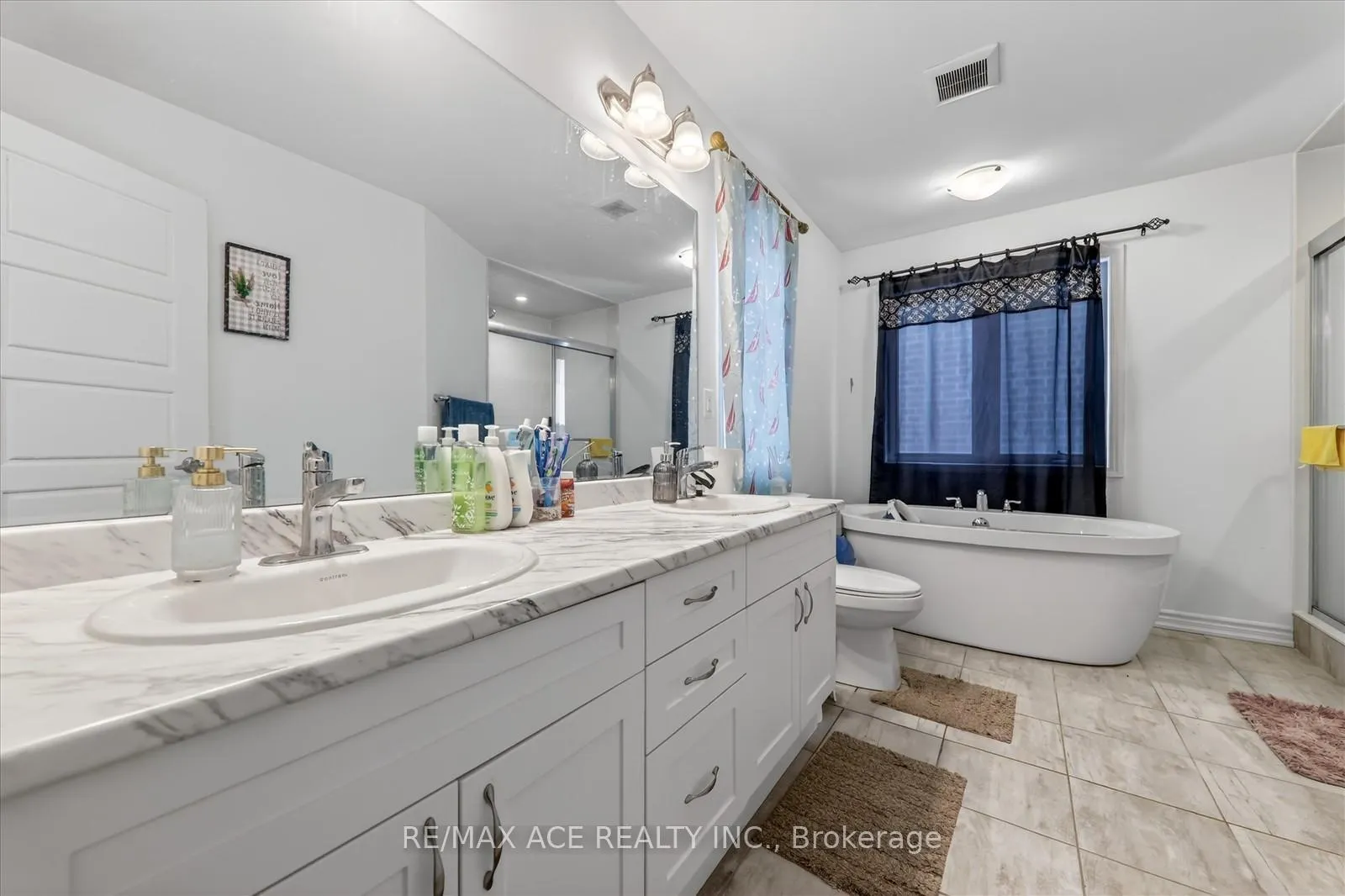 Photo 26 of 1419 Mockingbird Square, Pickering, Rural Pickering — HOMEH