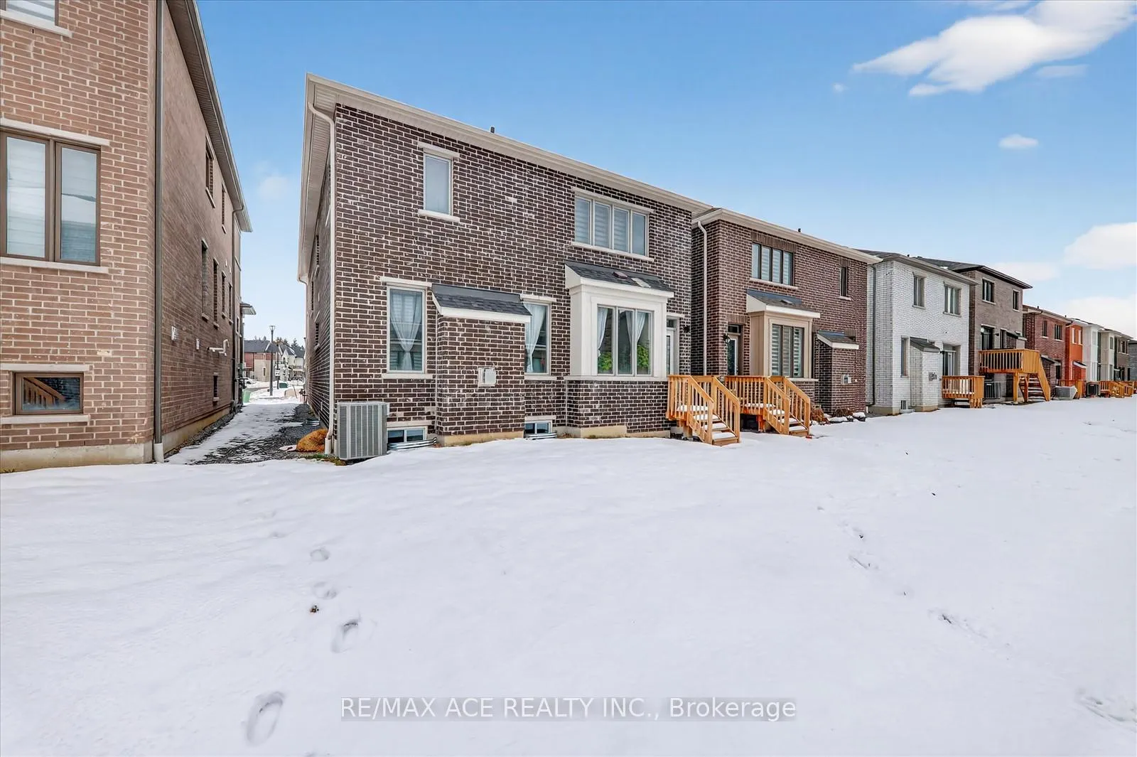 Photo 31 of 1419 Mockingbird Square, Pickering, Rural Pickering — HOMEH