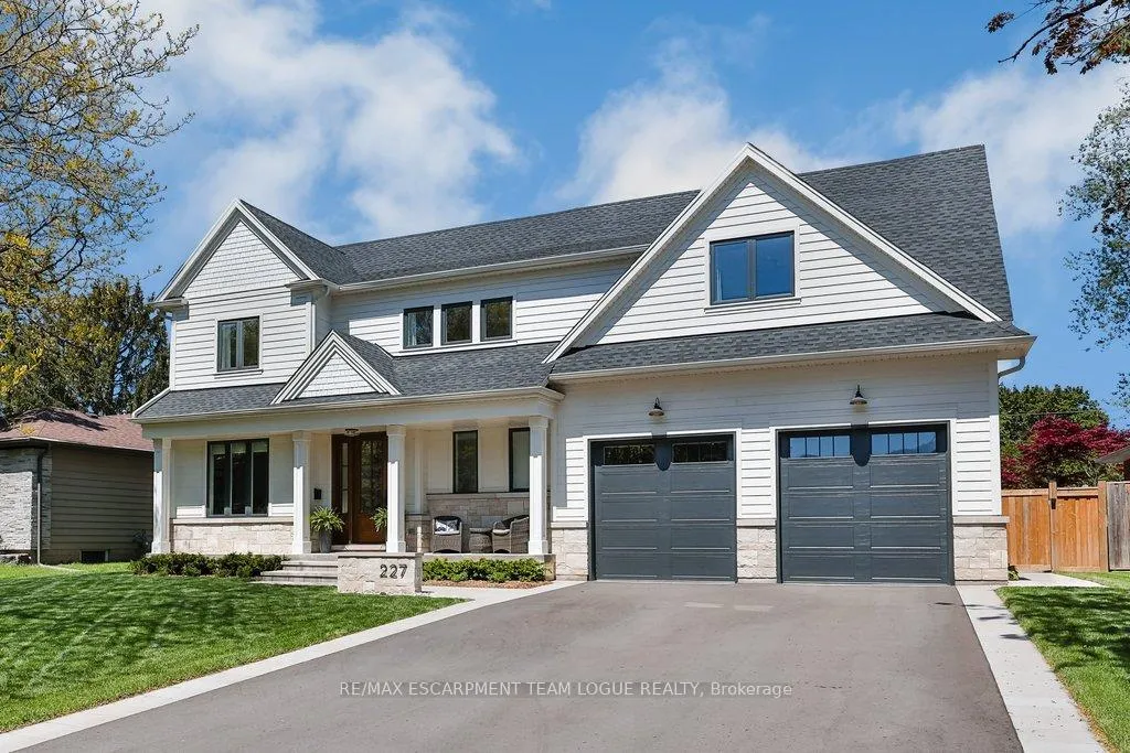Photo 2 of 227 Tuck Drive, Burlington, Shoreacres — HOMEH