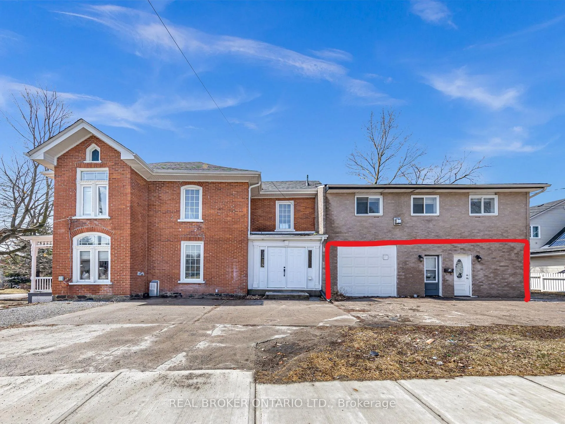 Front of Unit LOWER, 52 Victoria Avenue N