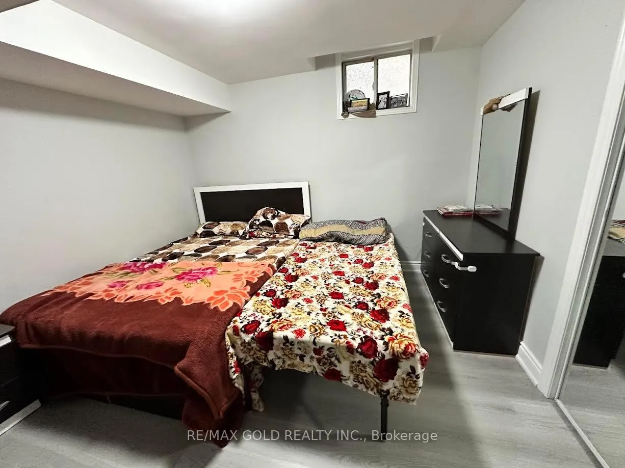 Photo 5 of 73 Snow Leopard Court, Brampton, Sandringham-Wellington — HOMEH