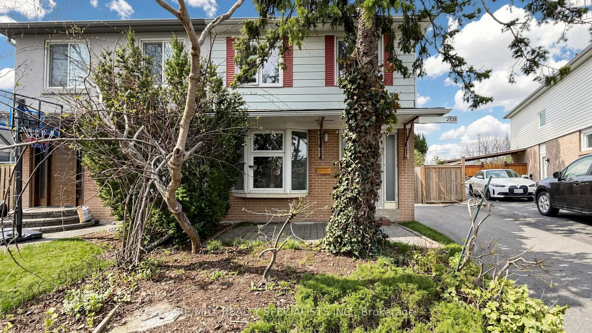 Photo 2 of 2538 Barcella Crescent, Mississauga, Sheridan — HOMEH