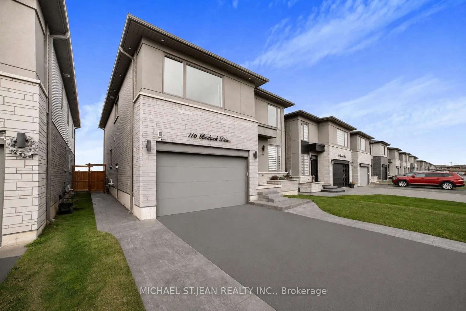 Photo 3 of 116 Bedrock Drive, Hamilton, Stoney Creek Mountain — HOMEH