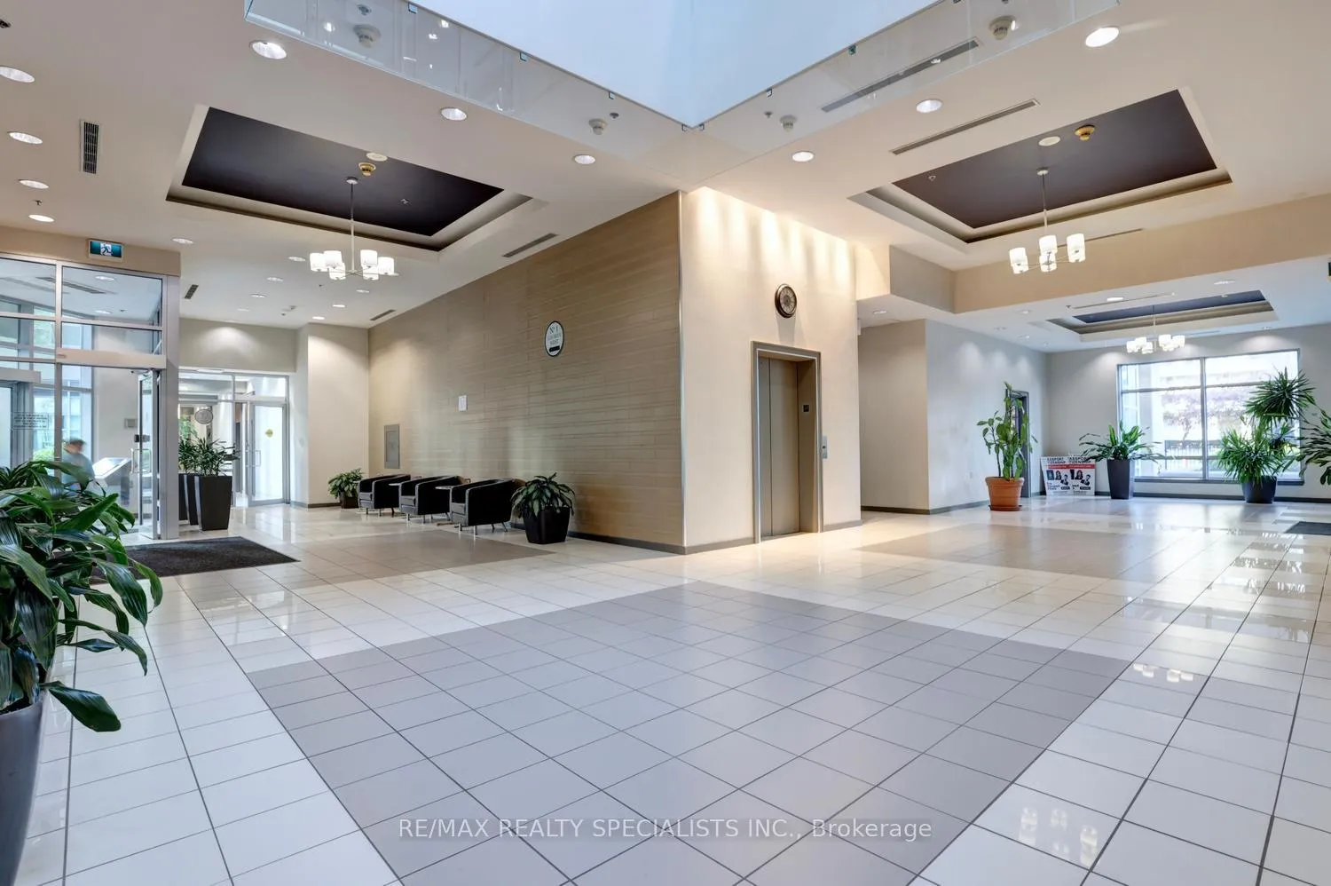 Photo 3 of Unit 2108, 33 Elm Drive, Mississauga, City Centre — HOMEH
