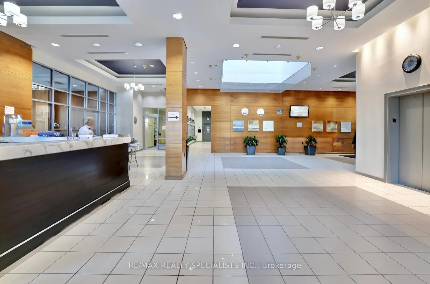 Photo 4 of Unit 2108, 33 Elm Drive, Mississauga, City Centre — HOMEH