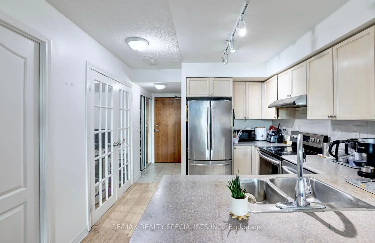 Photo 7 of Unit 2108, 33 Elm Drive, Mississauga, City Centre — HOMEH