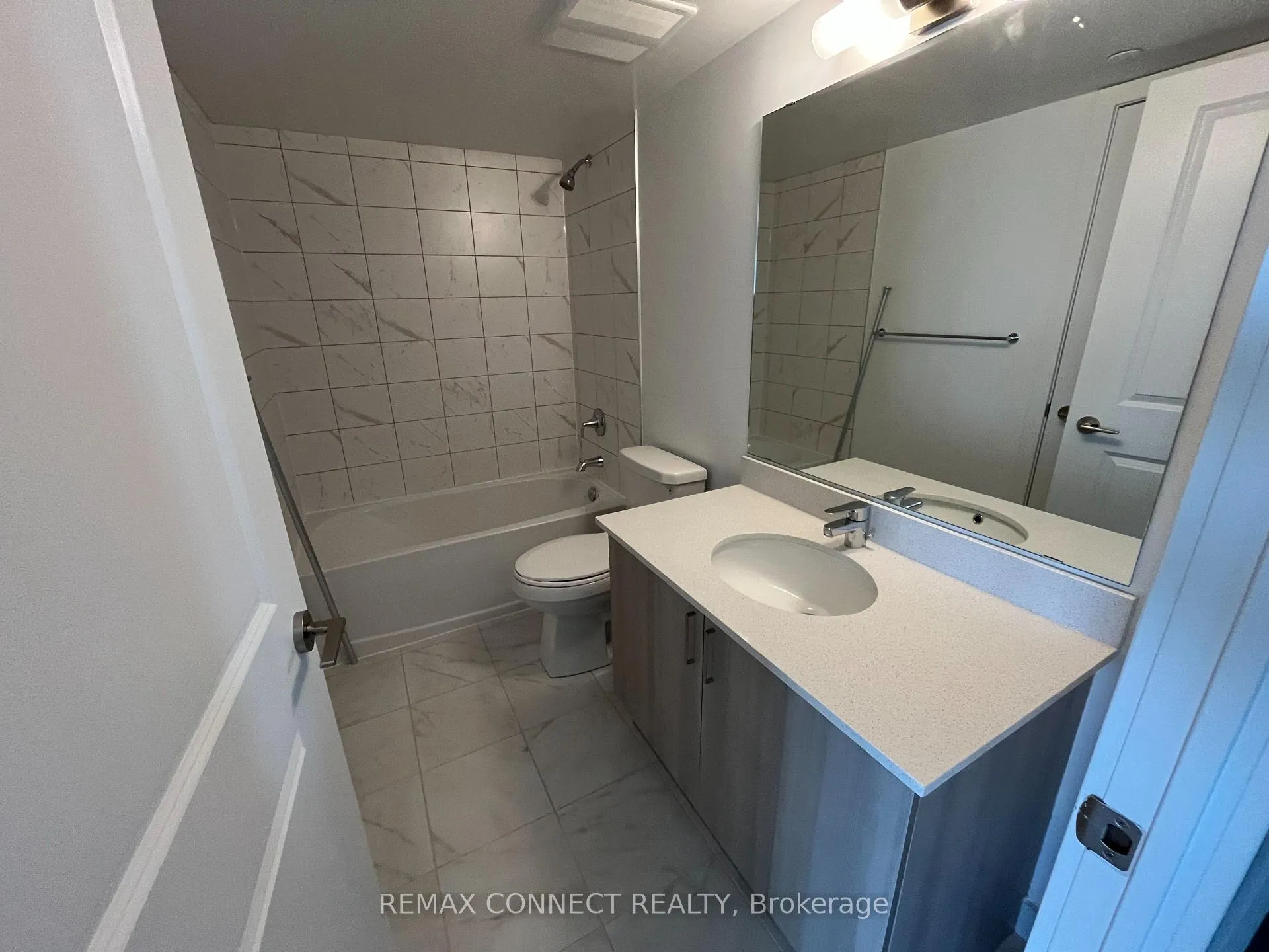 Photo 11 of Unit 2501, 1010 Sandy Beach Road, Pickering, Bay Ridges — HOMEH