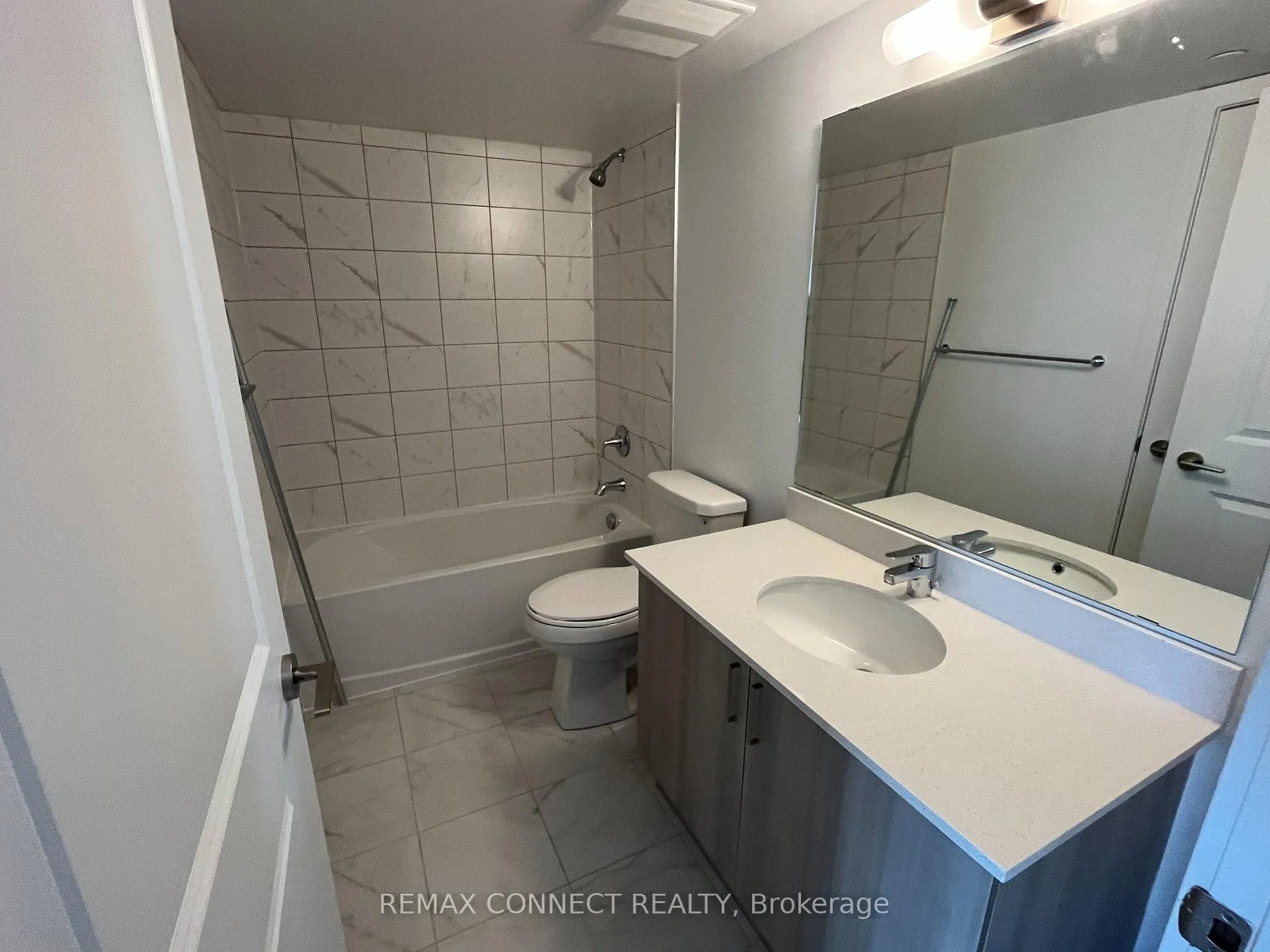Photo 12 of Unit 2501, 1010 Sandy Beach Road, Pickering, Bay Ridges — HOMEH