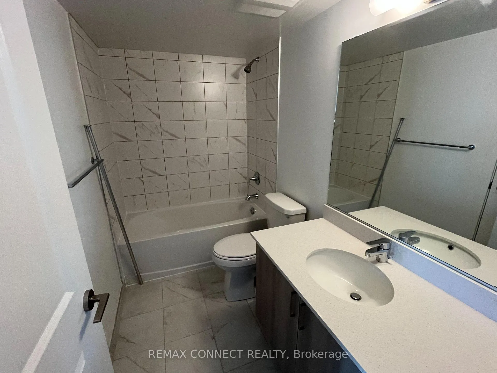 Photo 13 of Unit 2501, 1010 Sandy Beach Road, Pickering, Bay Ridges — HOMEH