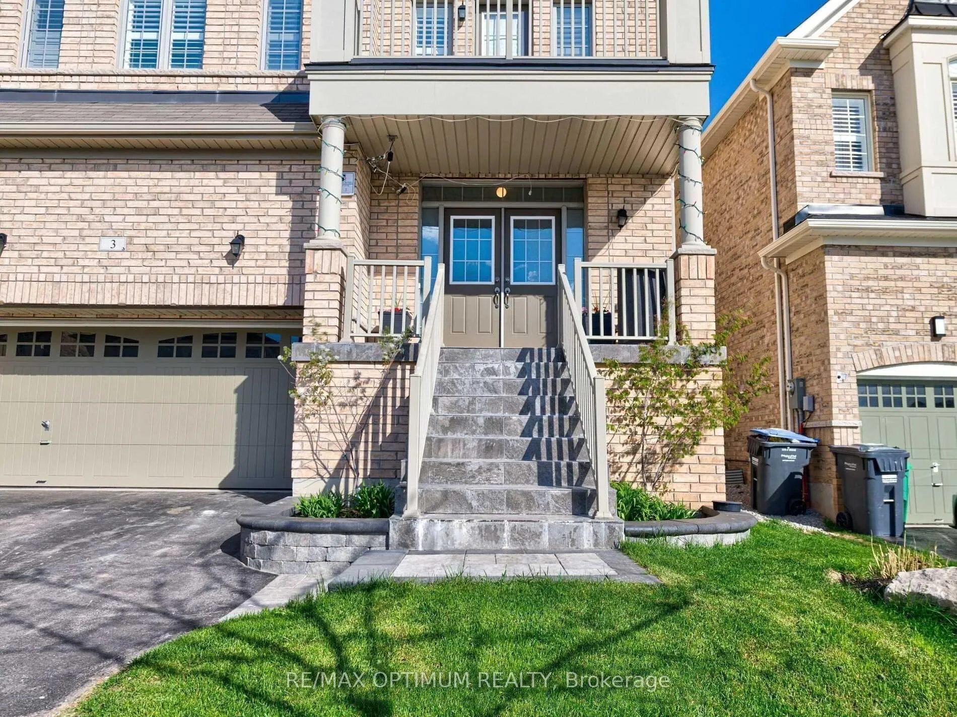 Photo 4 of 3 Bittersweet Road, Brampton, Credit Valley — HOMEH