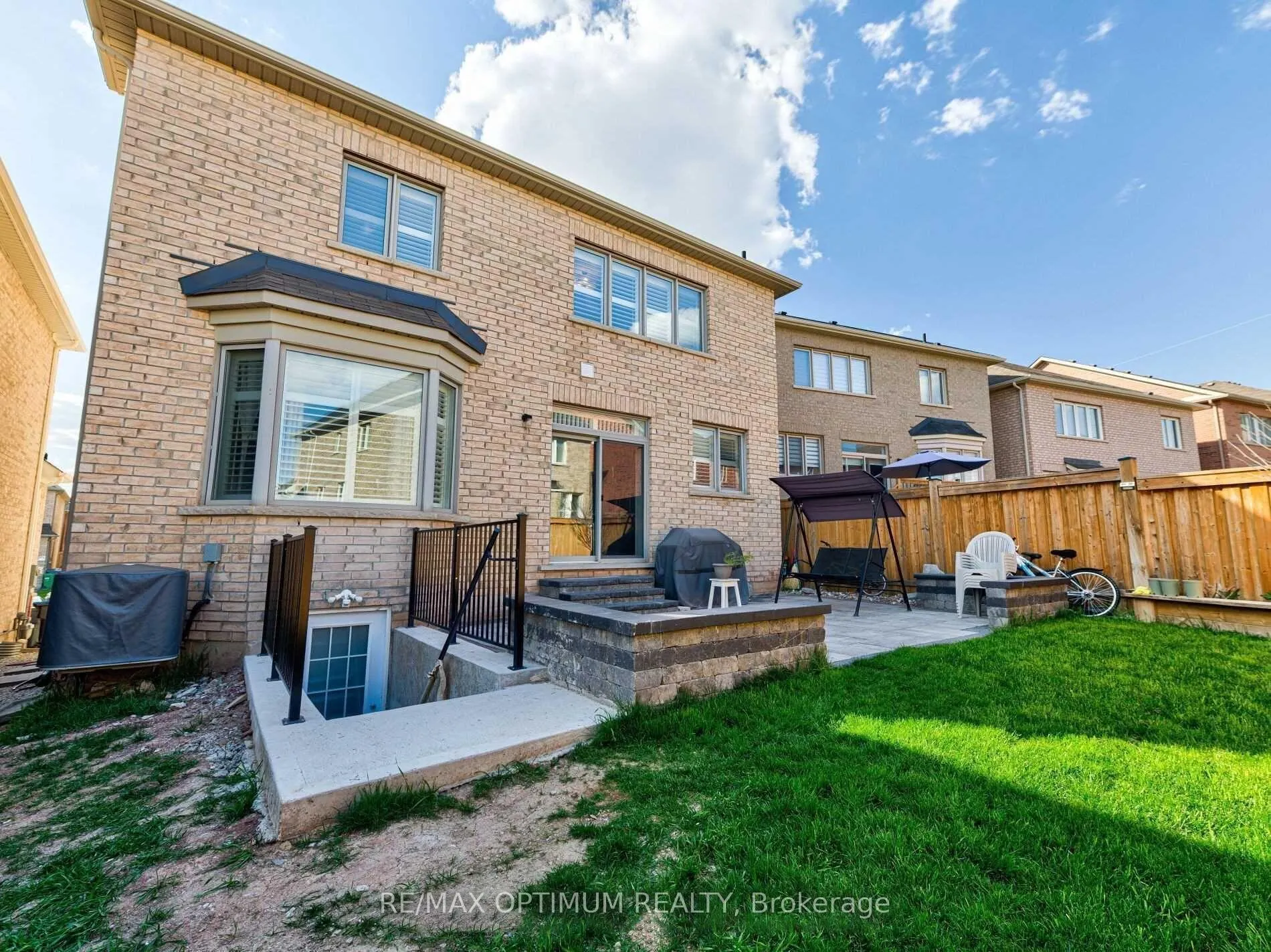 Photo 35 of 3 Bittersweet Road, Brampton, Credit Valley — HOMEH
