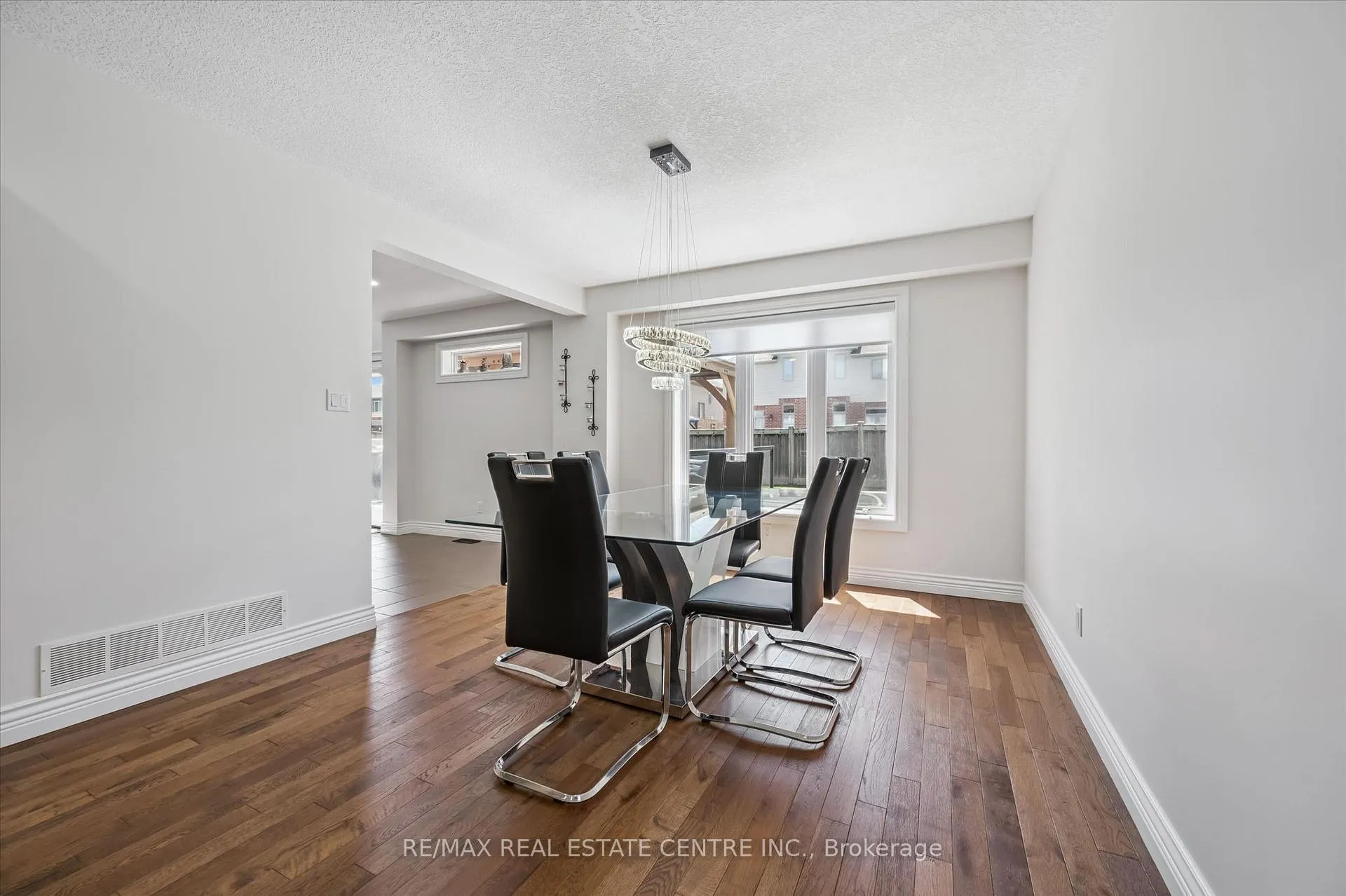 Photo 5 of 114 Isaac Shantz Drive, Wilmot, Baden — HOMEH