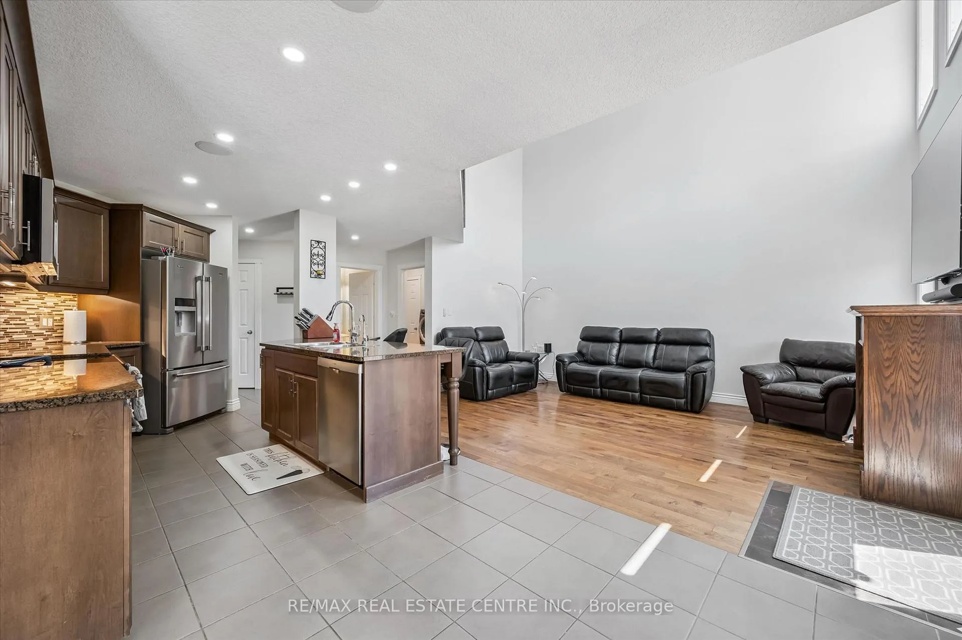 Photo 6 of 114 Isaac Shantz Drive, Wilmot, Baden — HOMEH
