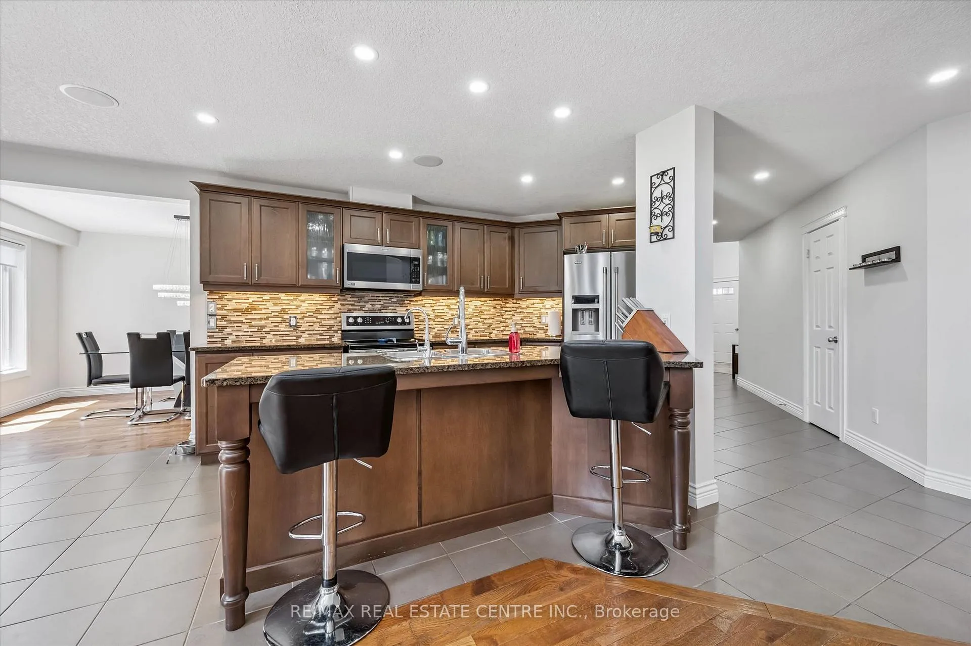 Photo 10 of 114 Isaac Shantz Drive, Wilmot, Baden — HOMEH