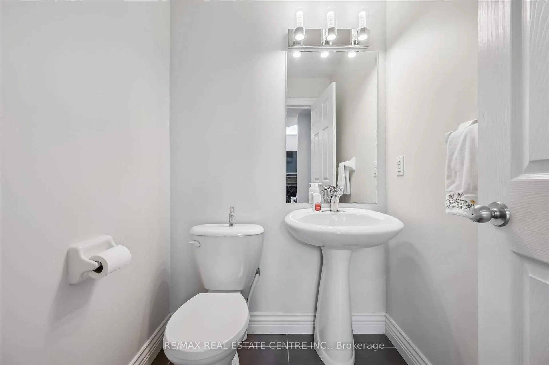 Photo 12 of 114 Isaac Shantz Drive, Wilmot, Baden — HOMEH