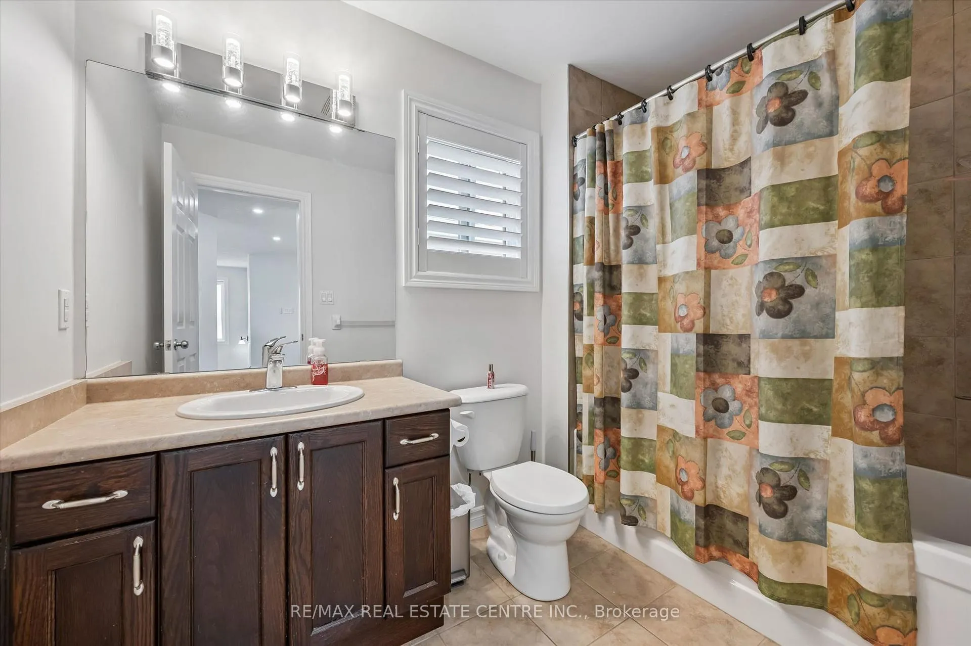Photo 16 of 114 Isaac Shantz Drive, Wilmot, Baden — HOMEH