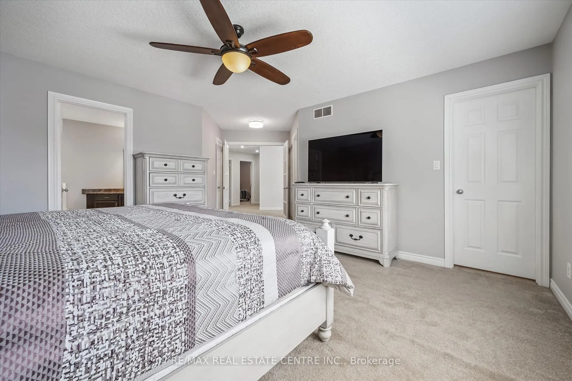 Photo 19 of 114 Isaac Shantz Drive, Wilmot, Baden — HOMEH